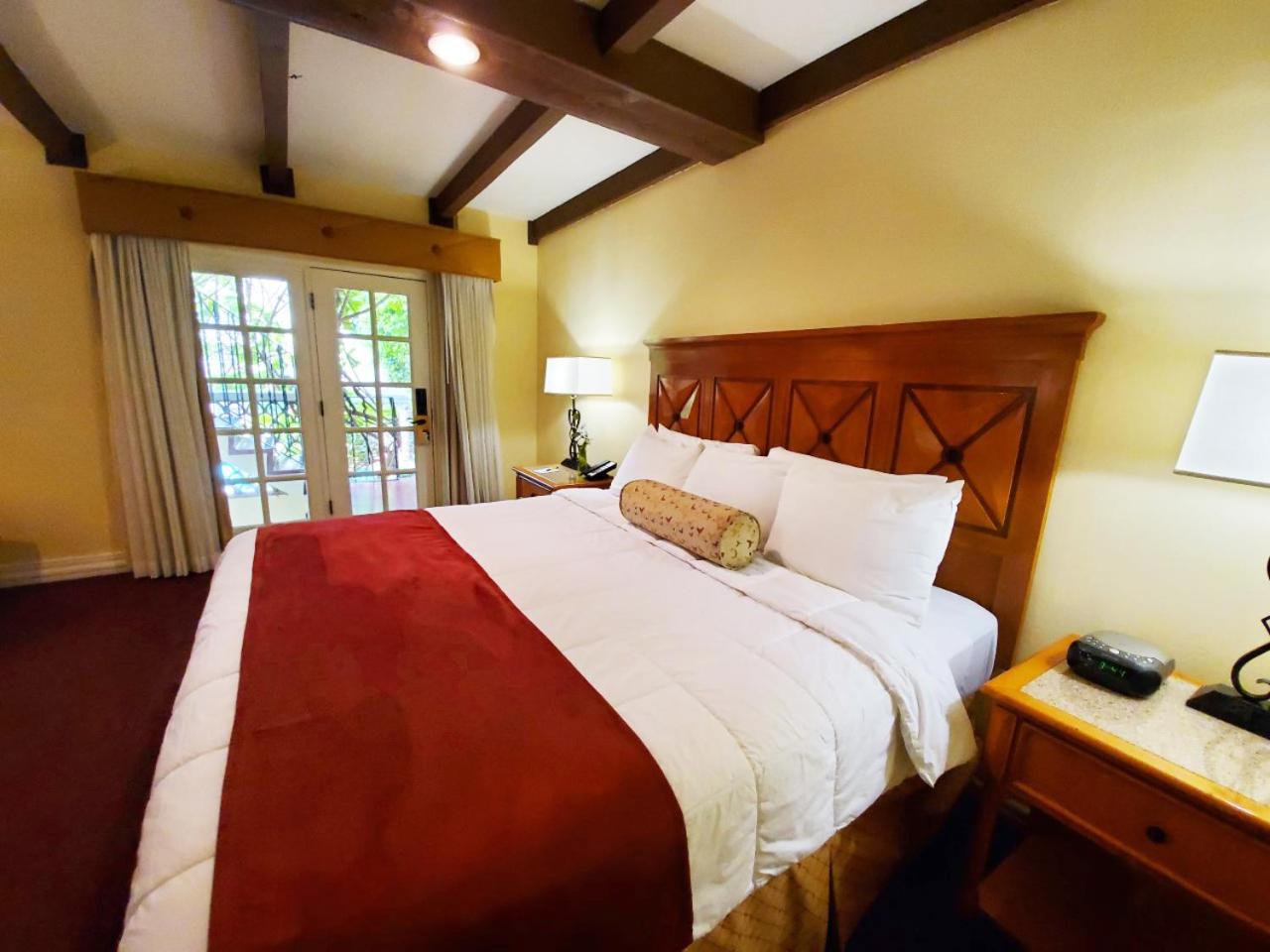 King Suite - Photo 1