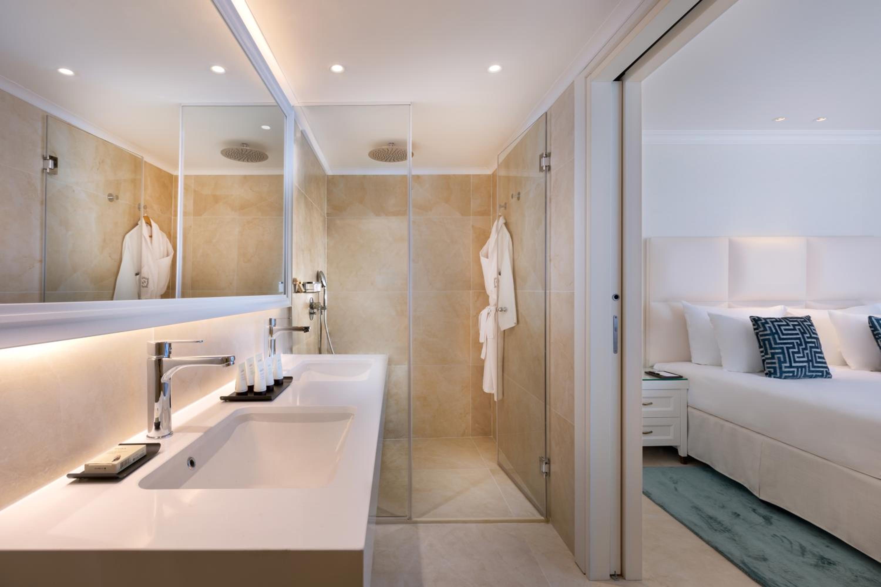 Superior Double or Twin Room with Pool View - Photo 1