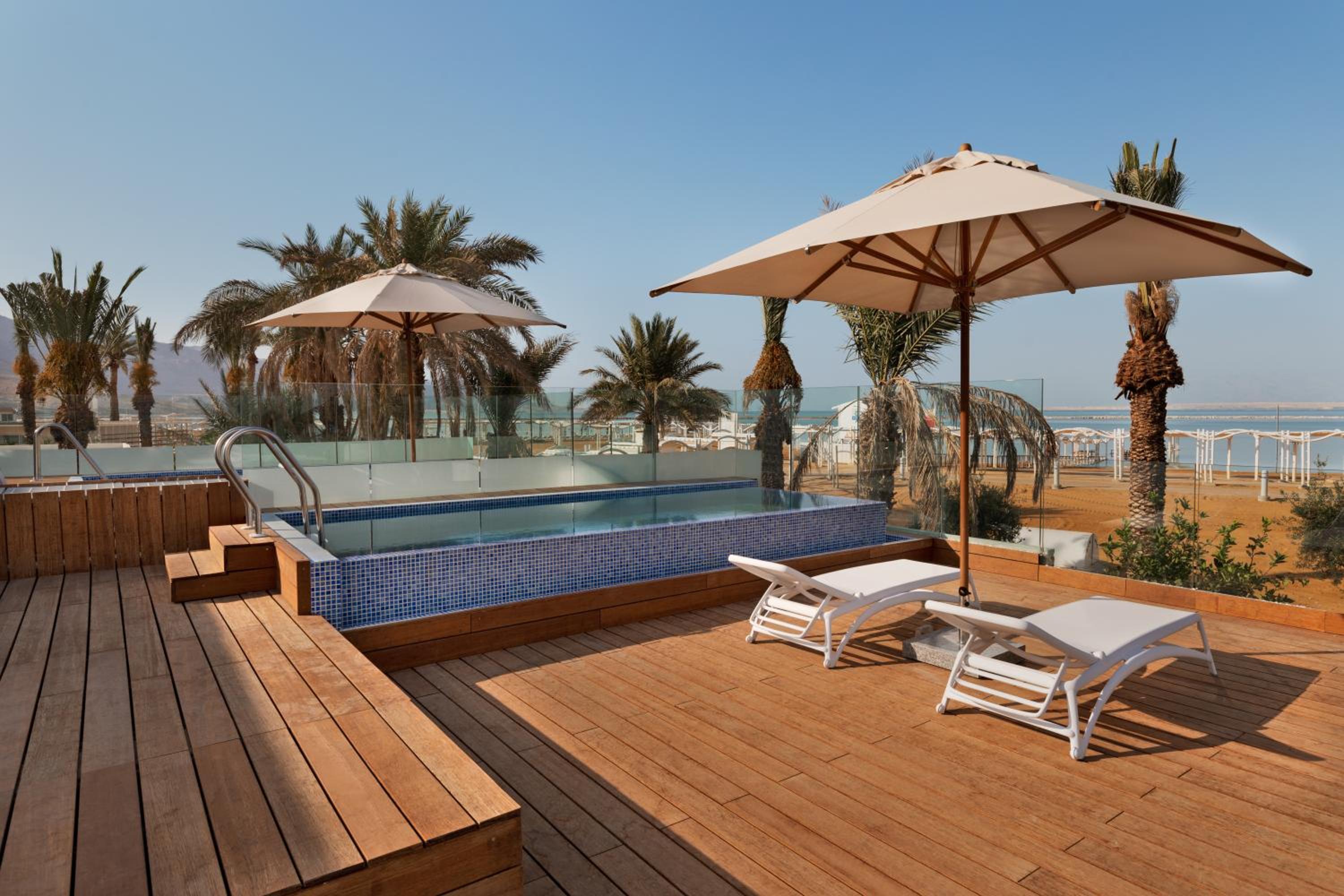 Premium Double Room with Pool - Photo 11