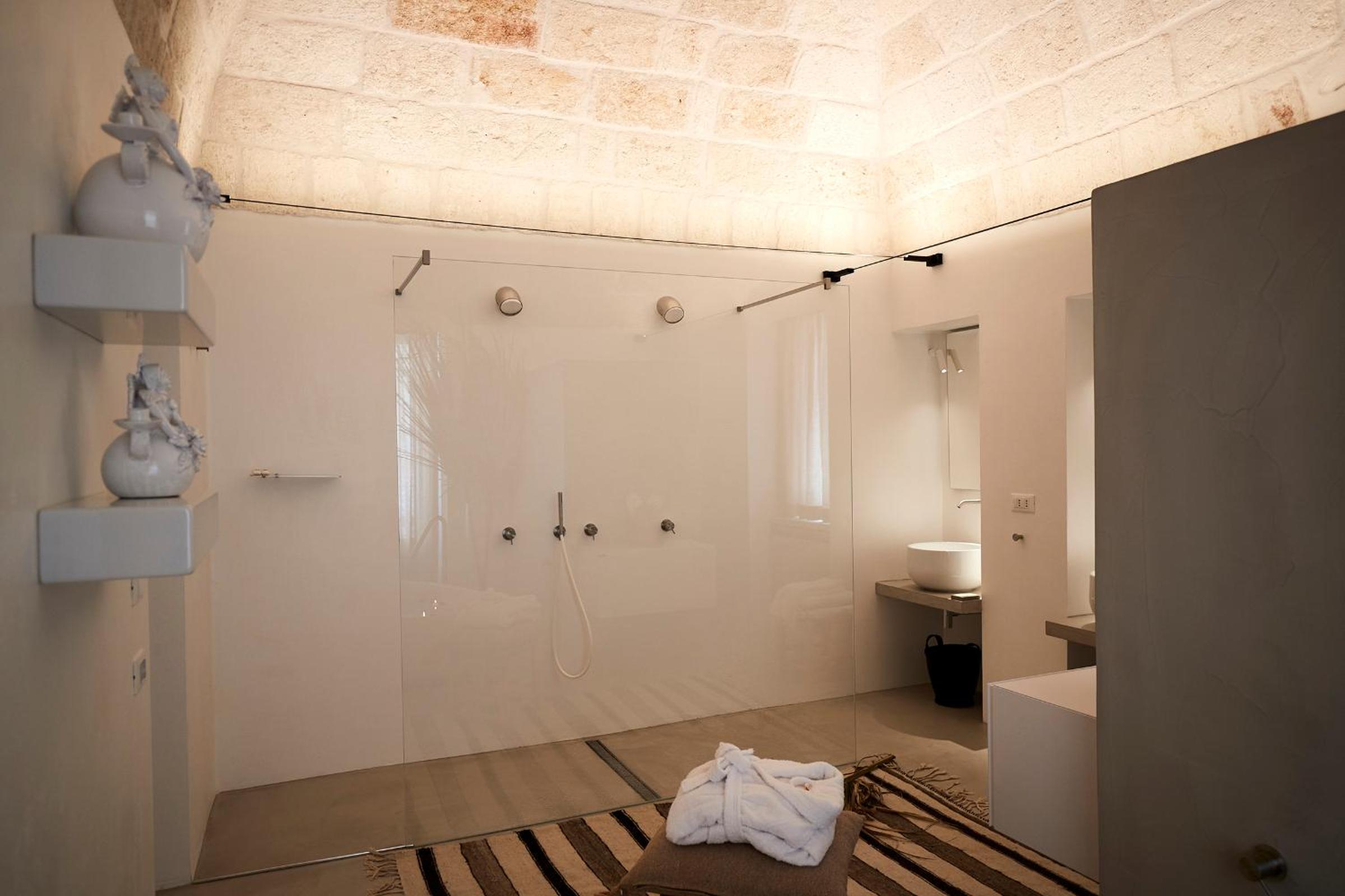 Deluxe Suite - Photo 2
