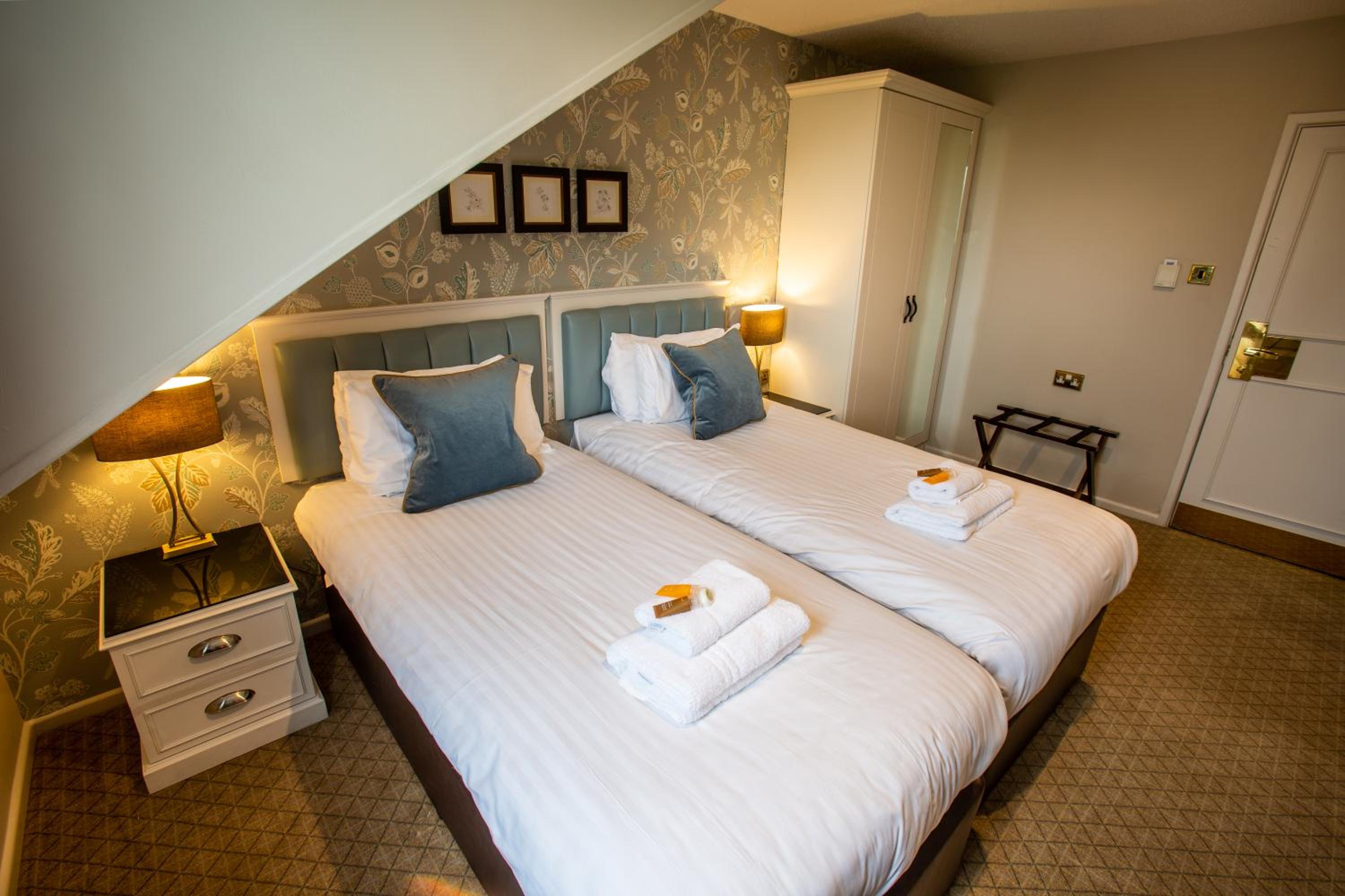 Standard Twin Room - Photo 1