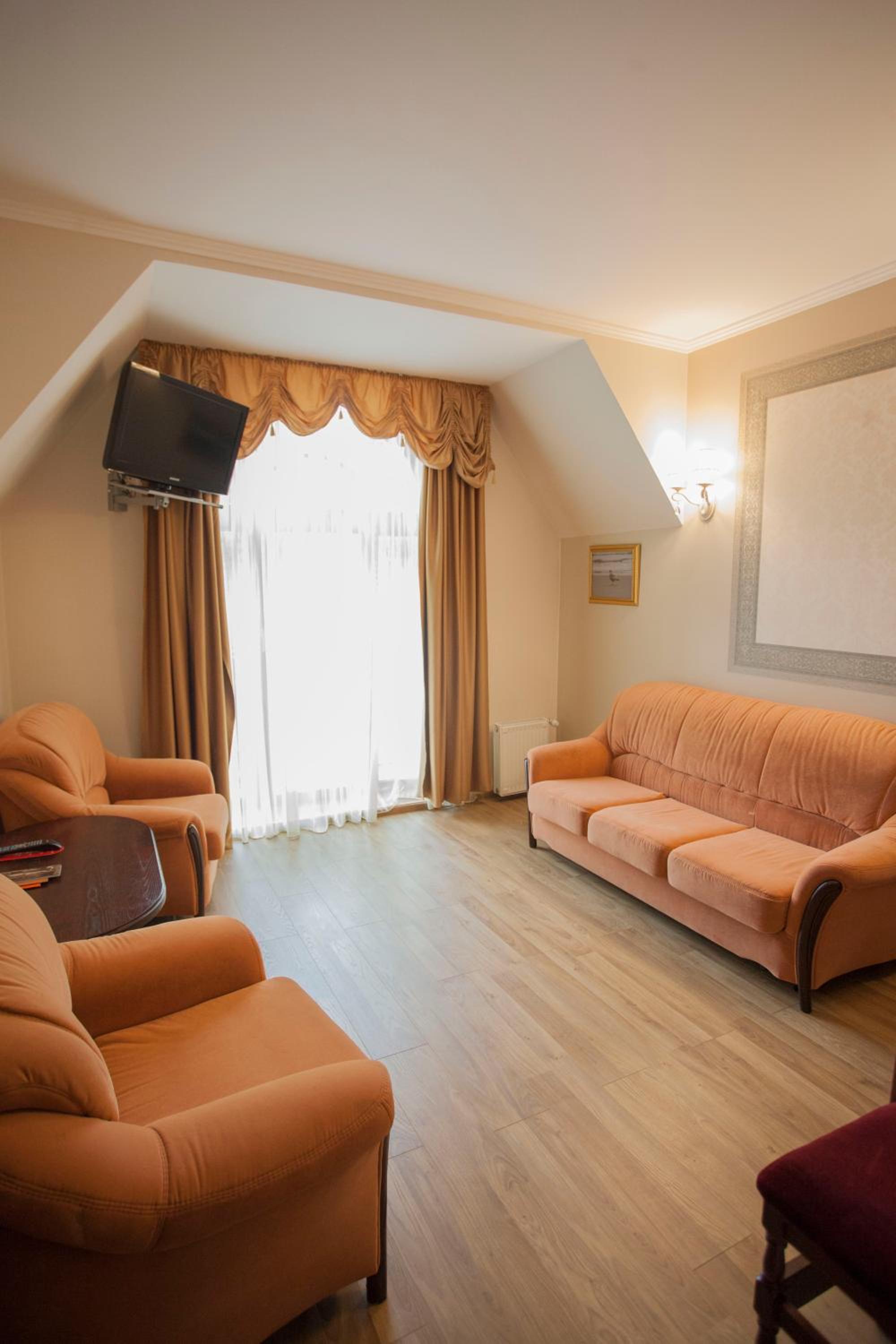 Suite - Photo 5