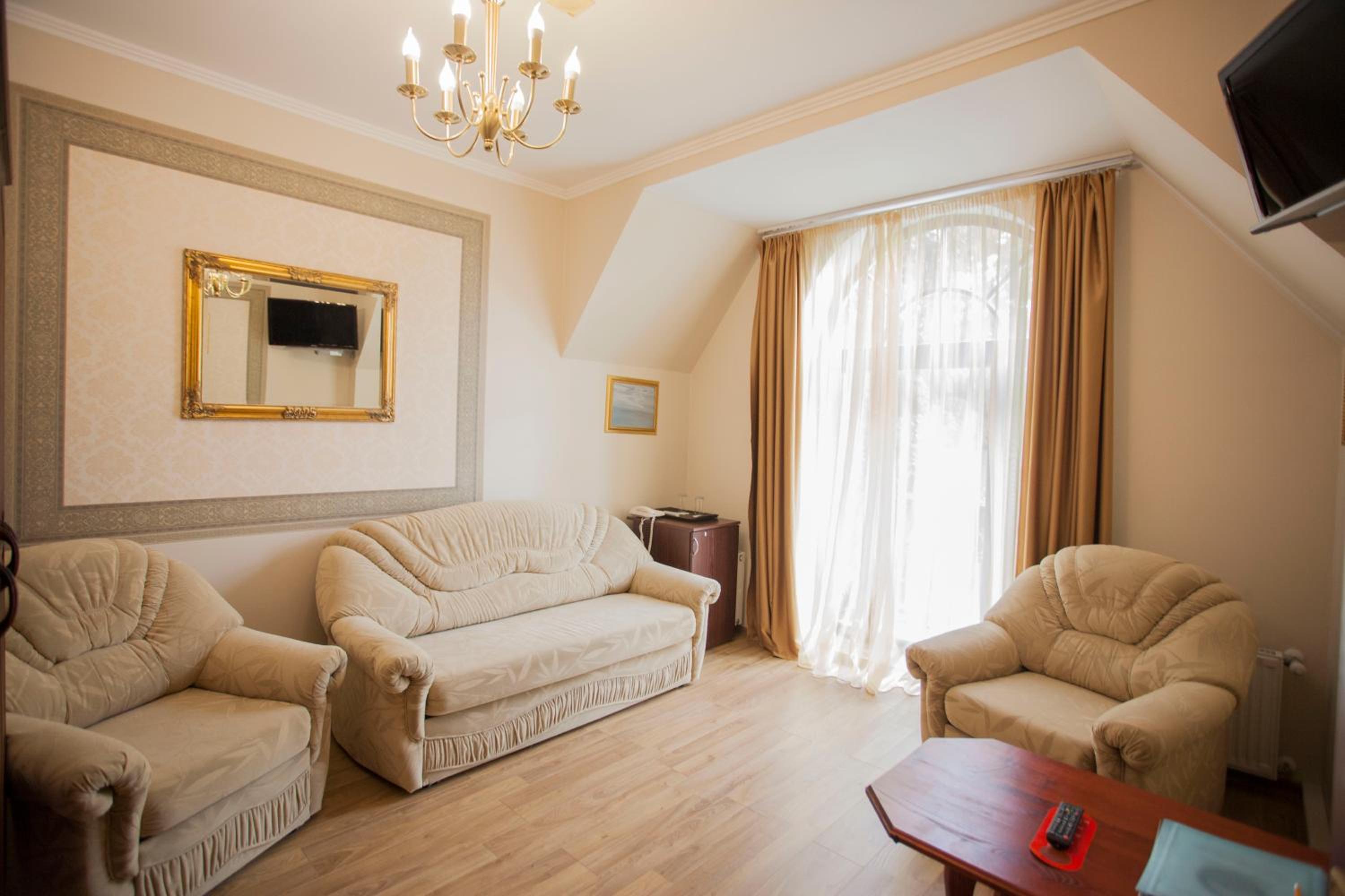 Family Suite - Photo 7