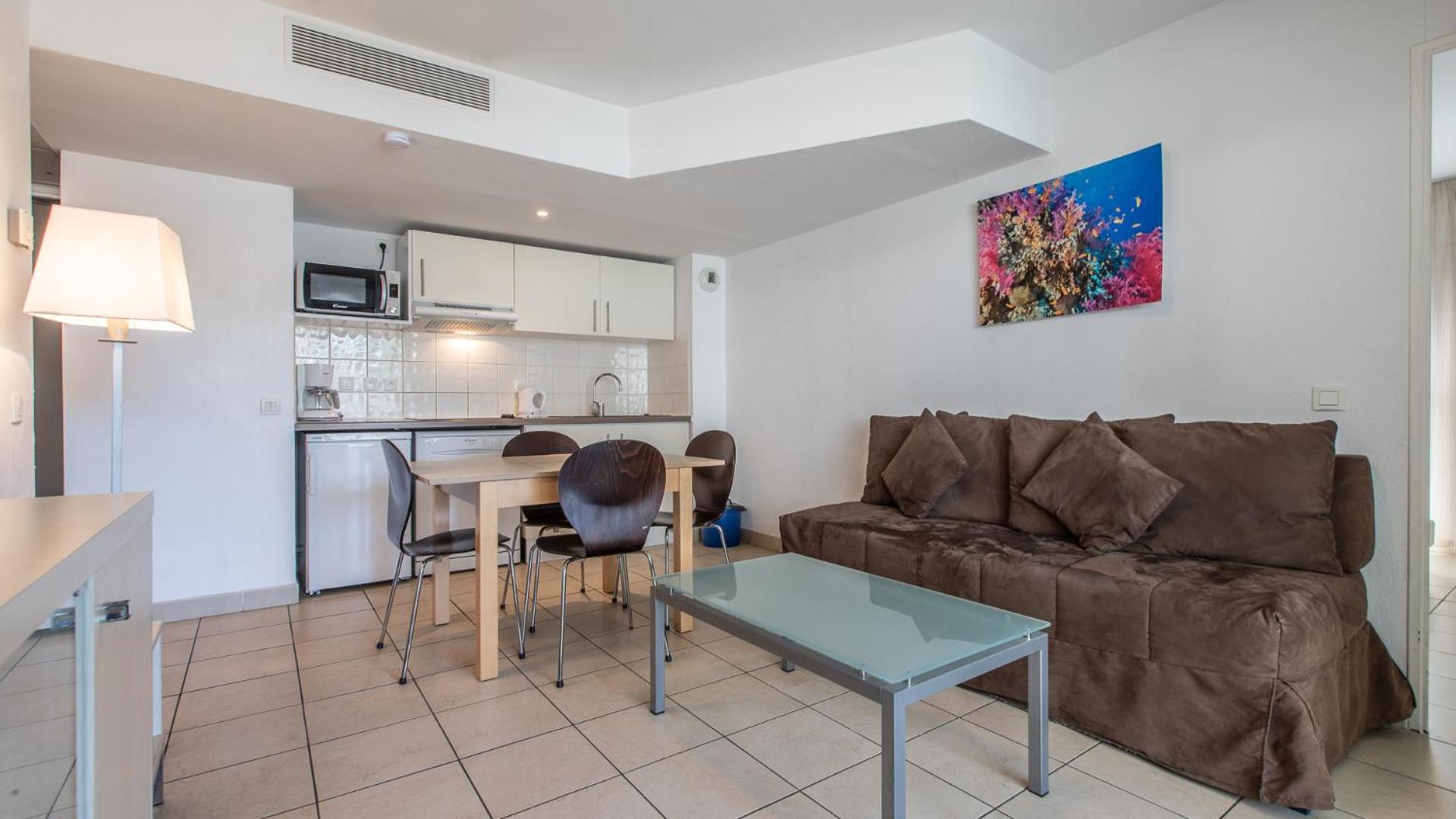 Two-Bedroom Apartment (6 Adults) Disability Access photo 3