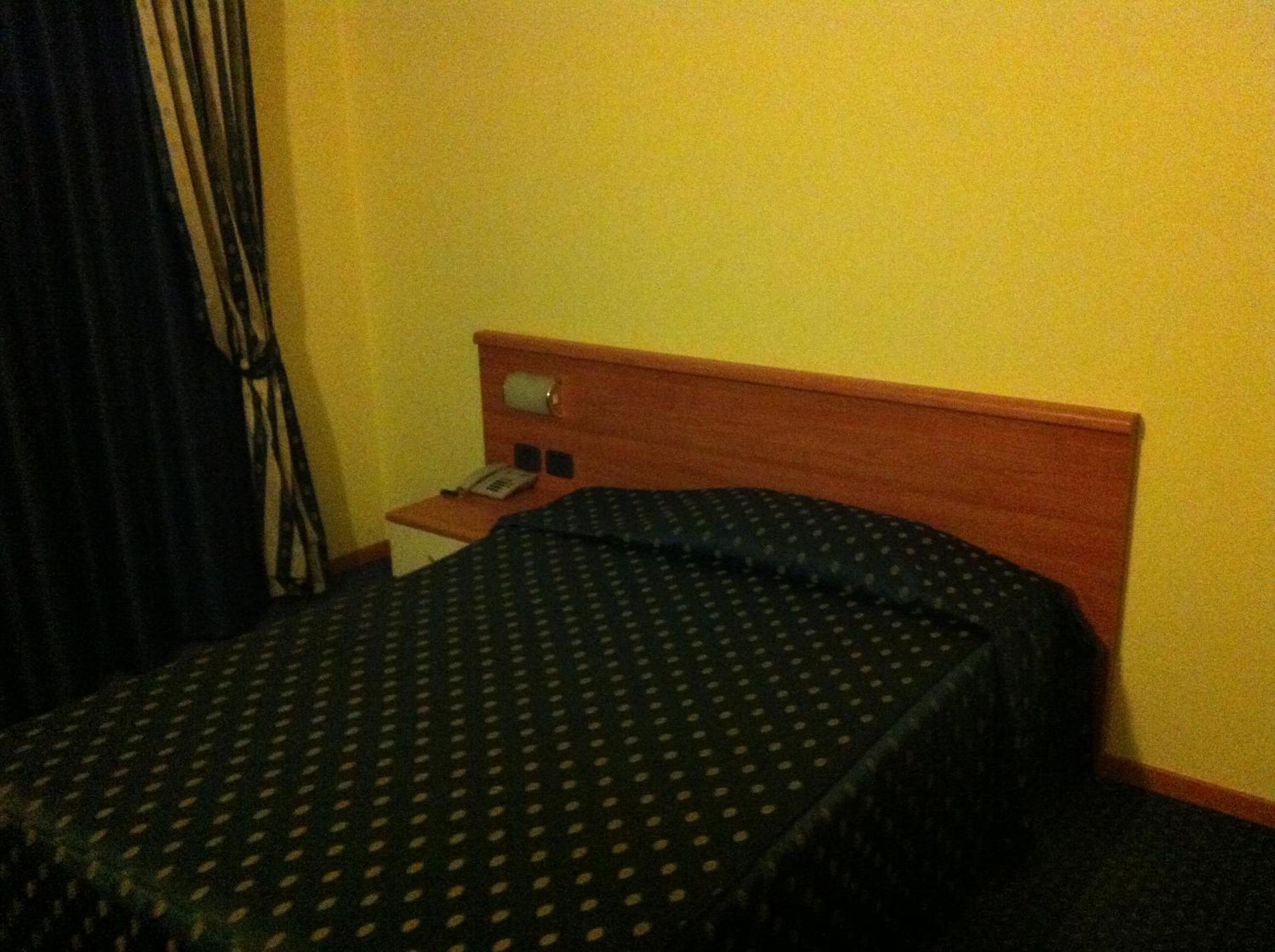 Single Room with Bathroom photo 1