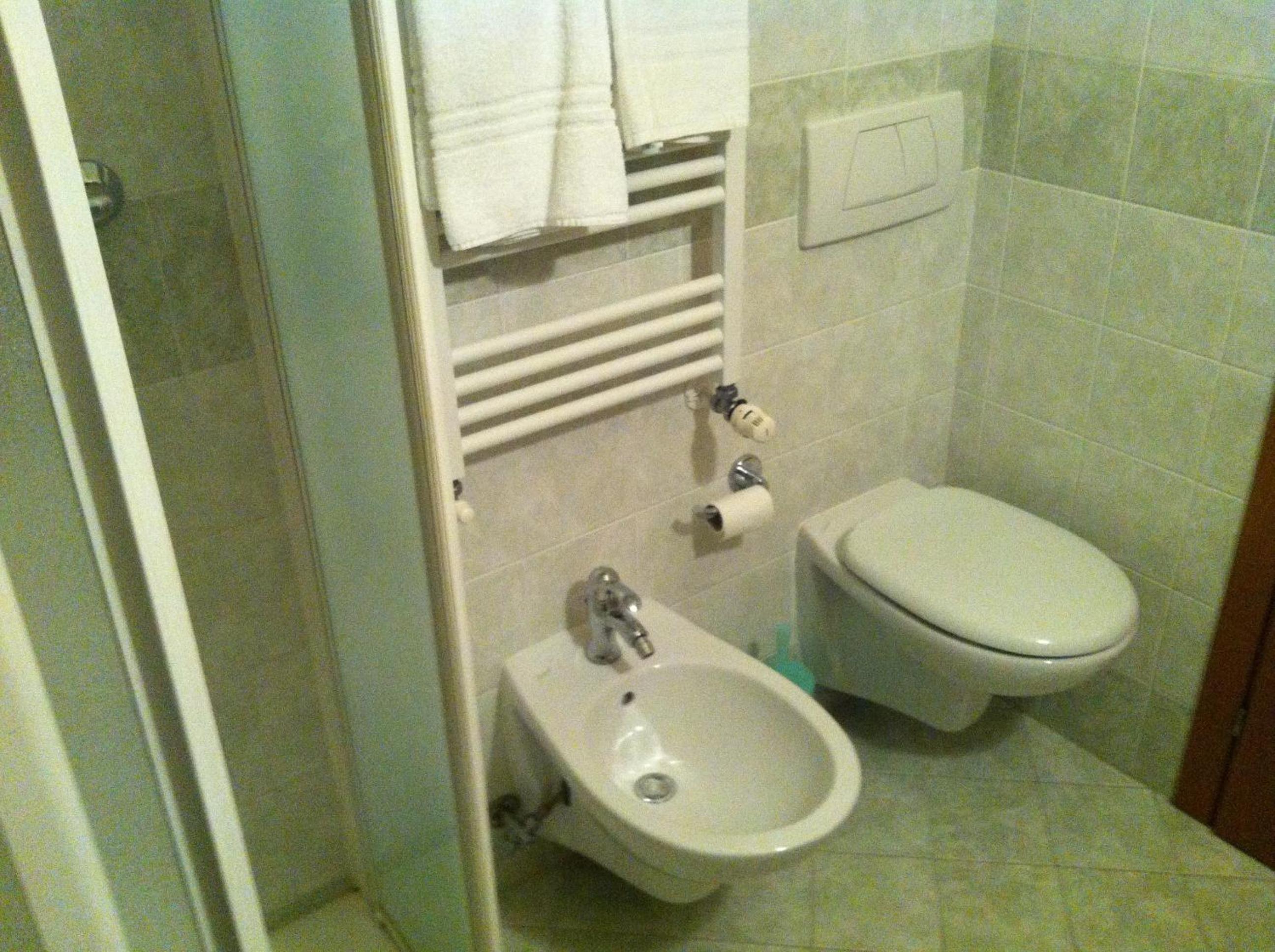 Single Room with Bathroom photo 3