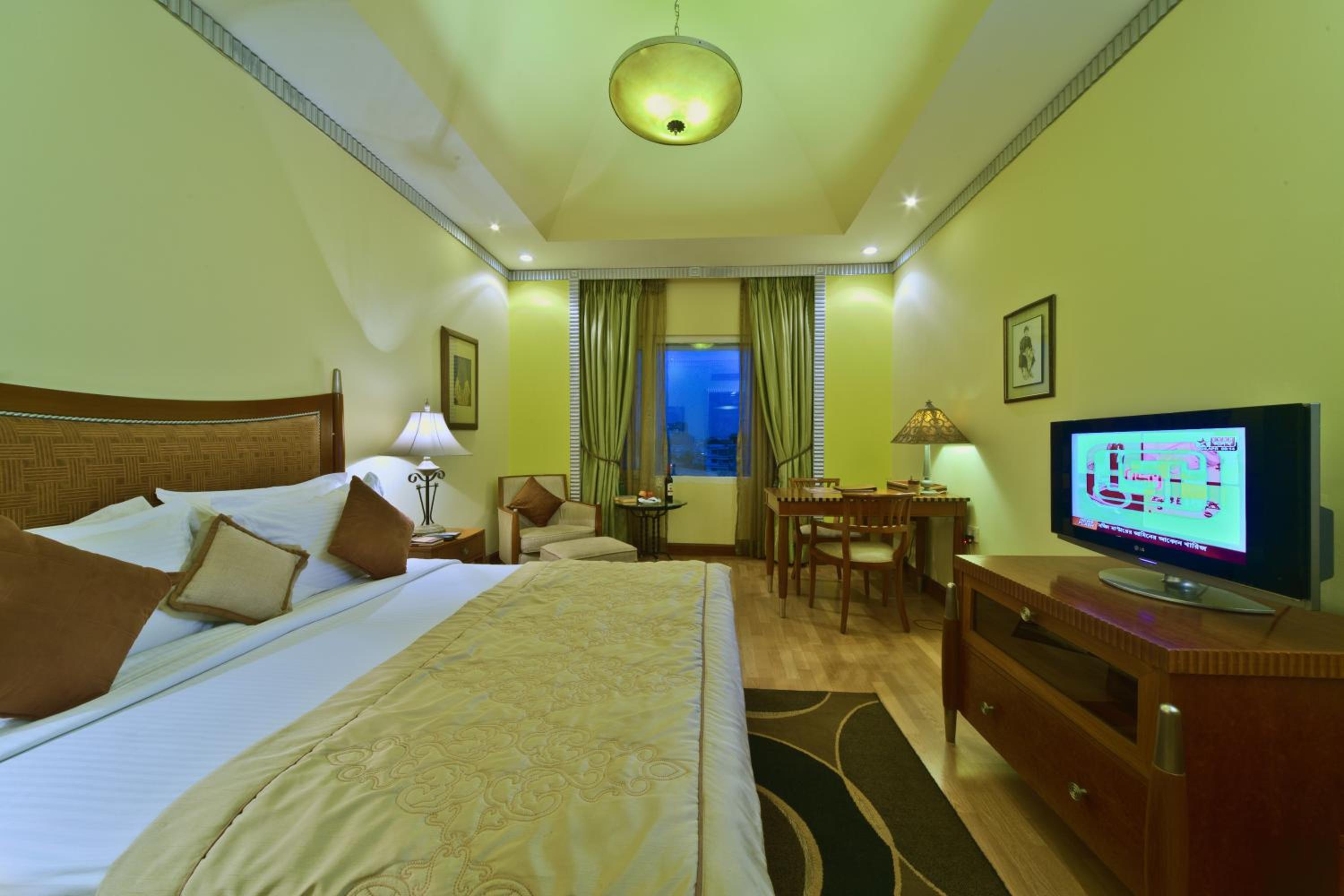 Colony Double or Twin Room with 20% discount on Ala-Carte Food, 10% discount on Beverages, 15% discount on Laundry, 15% discount on Spa