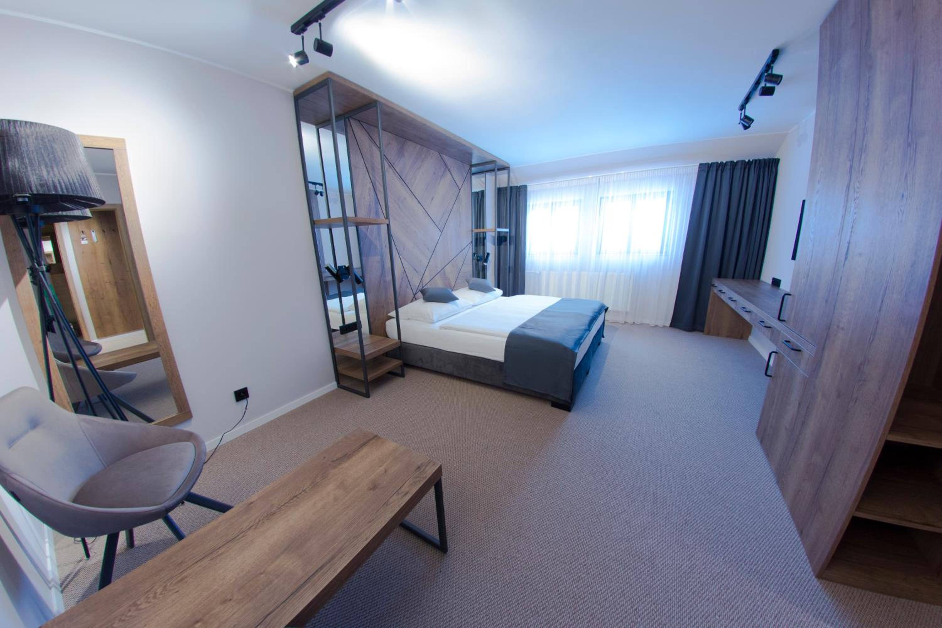  Superior Family Room photo 2
