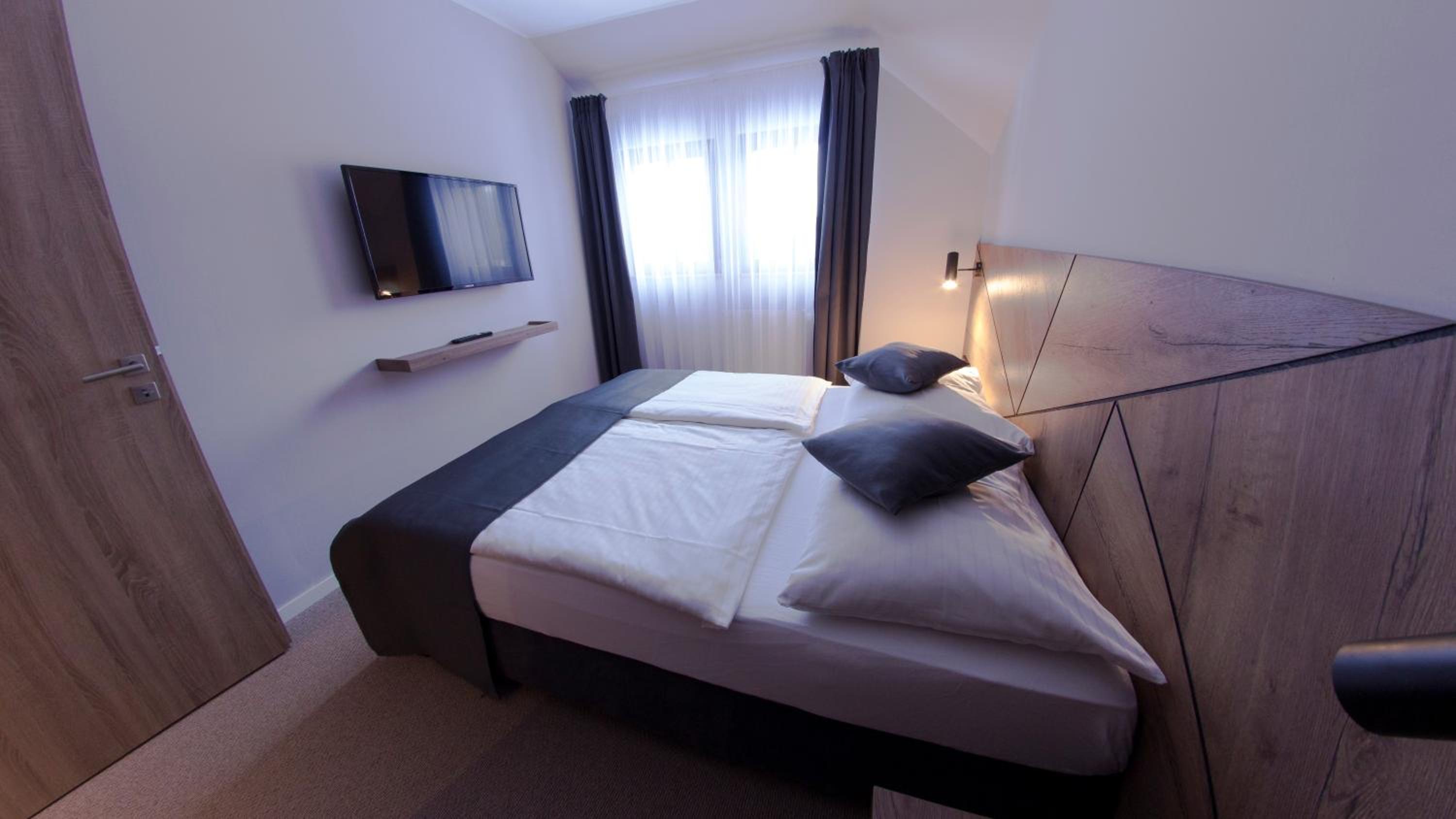 Double Room - Photo 3