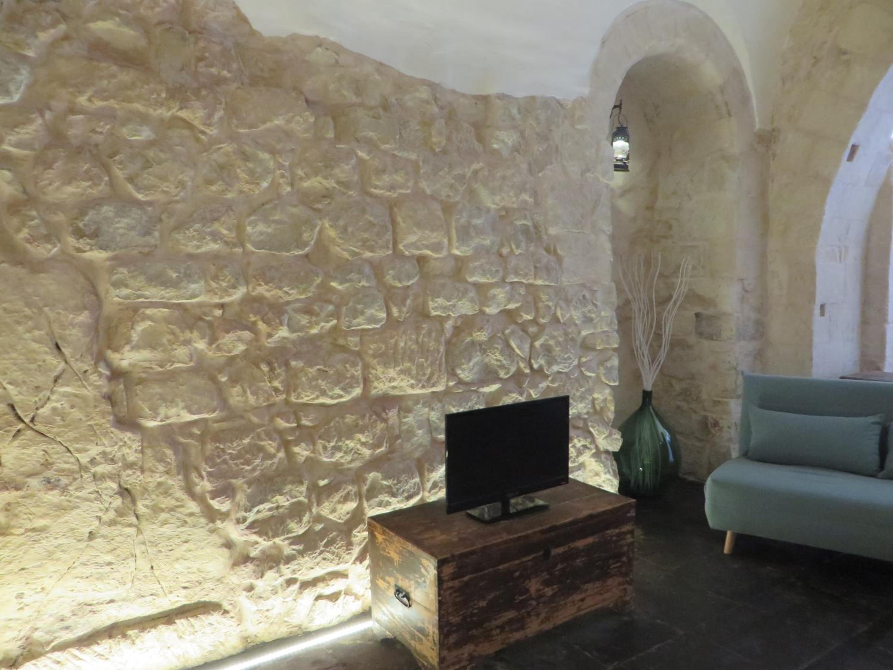 Studio Apartment - Photo 13