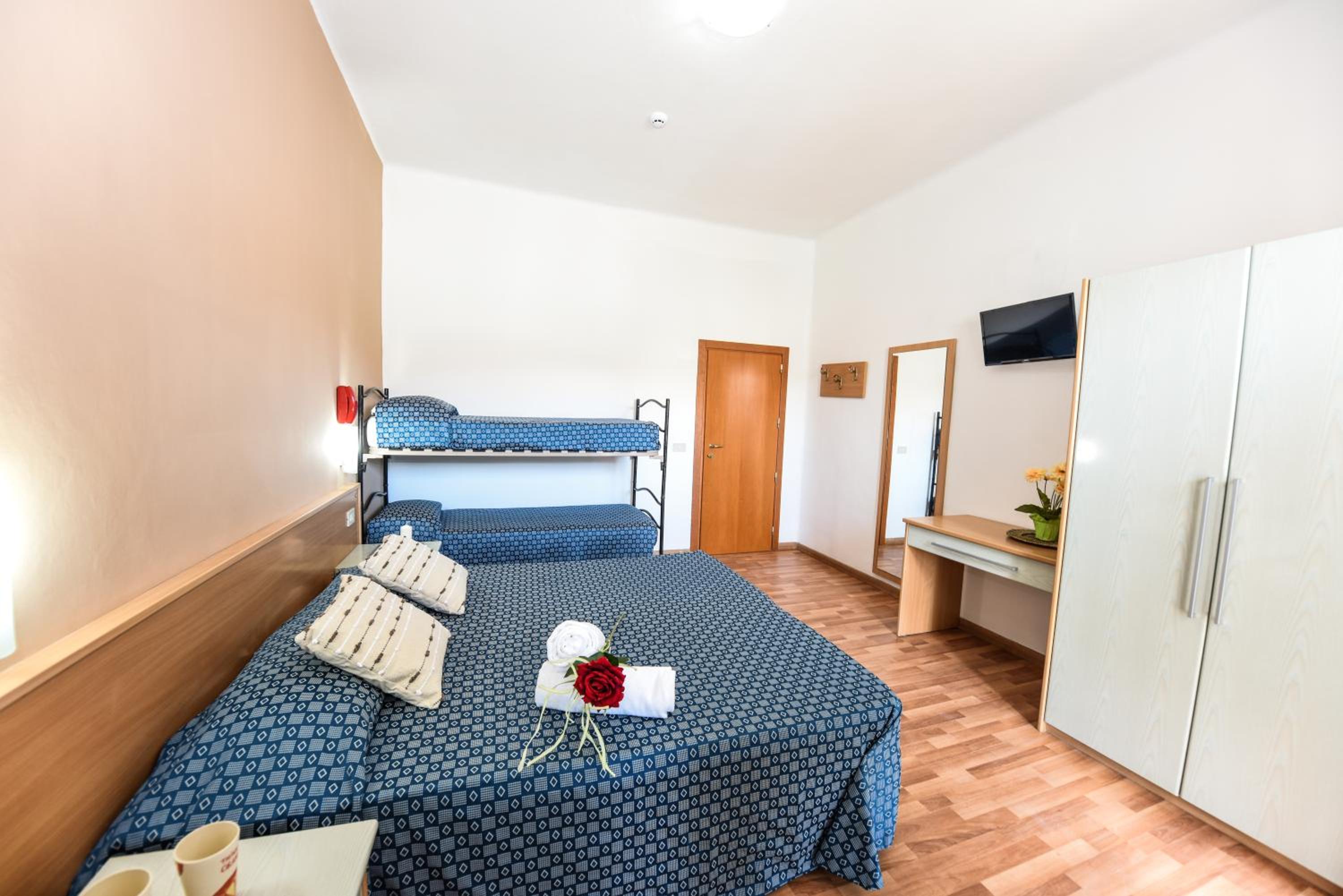 Quadruple Room with Balcony photo 2