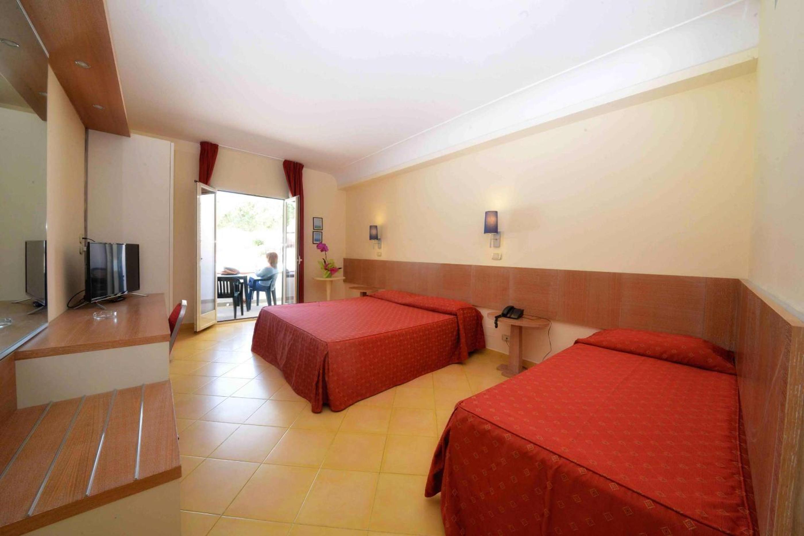Superior Triple Room photo 2