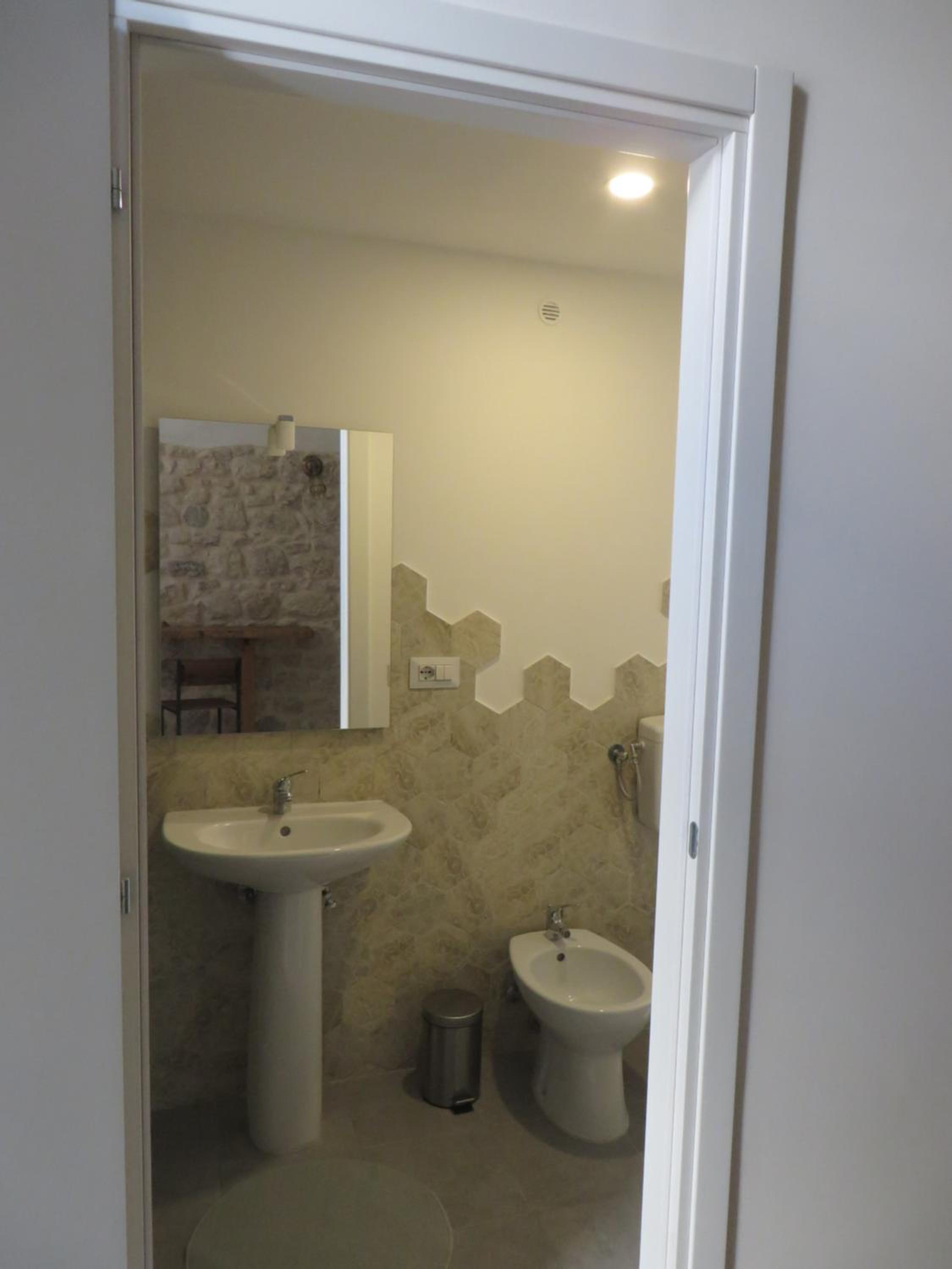 Studio Apartment - Photo 29