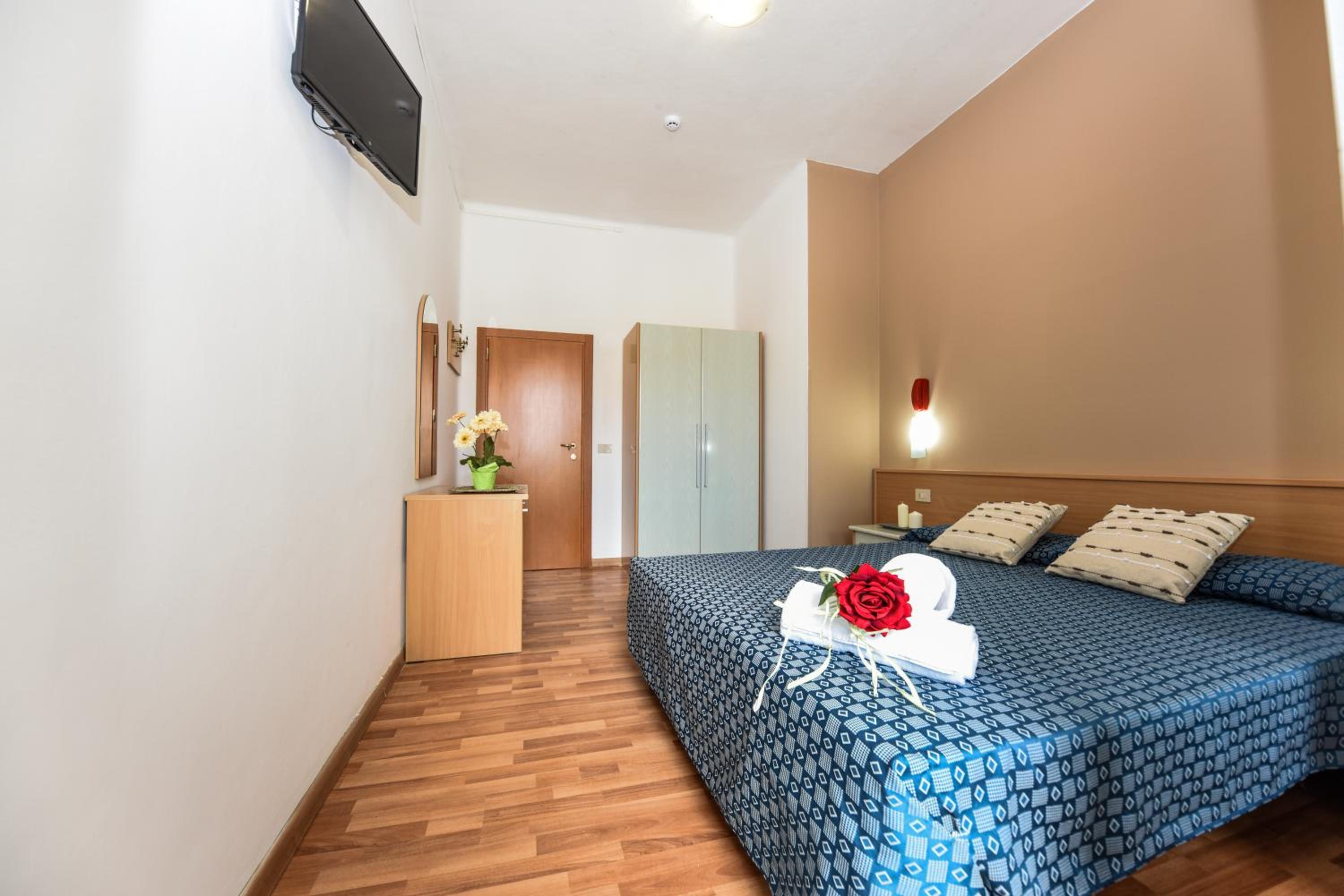 Economy Double Room photo 2