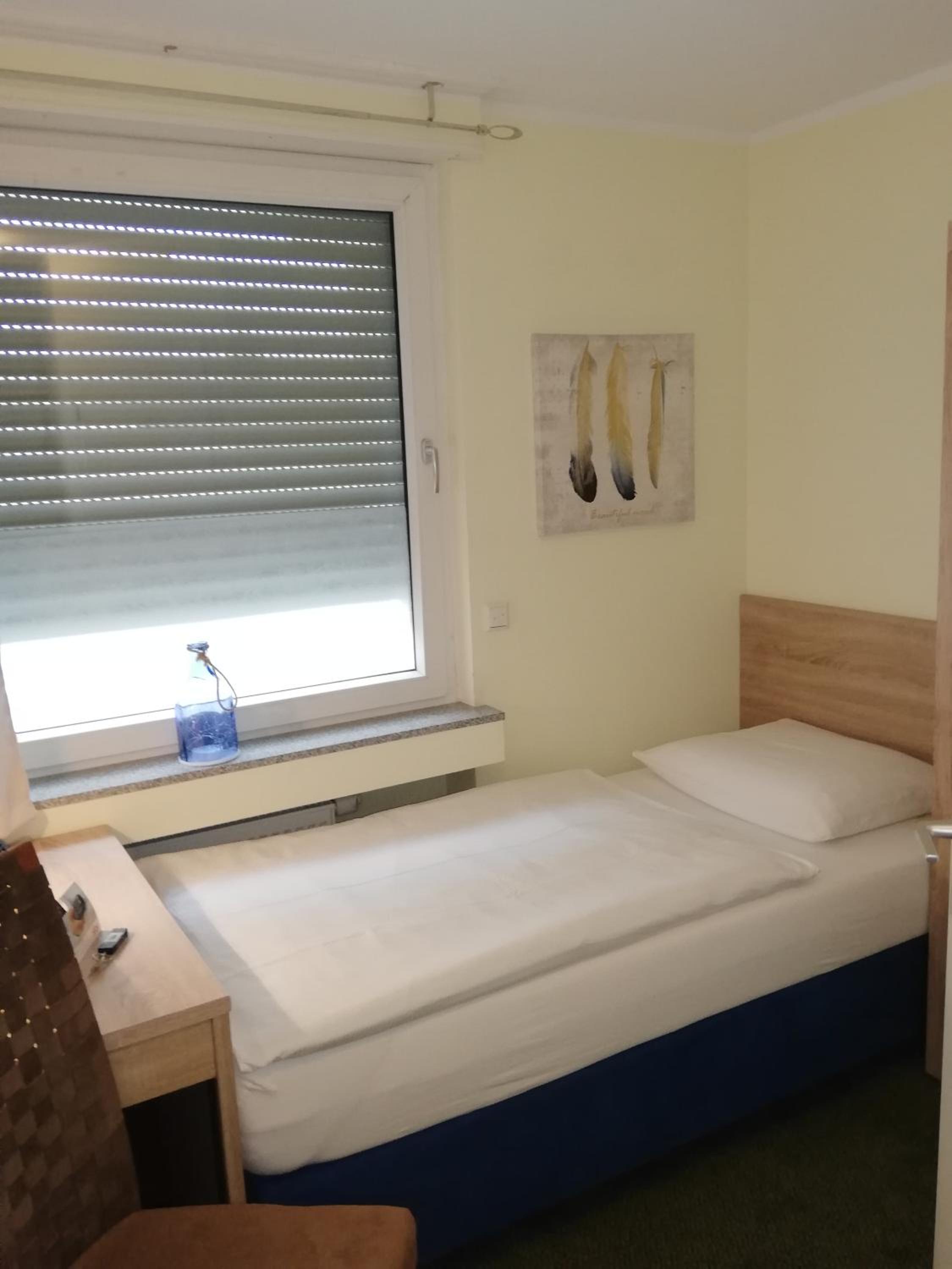 Single Room with Private Bathroom photo 1