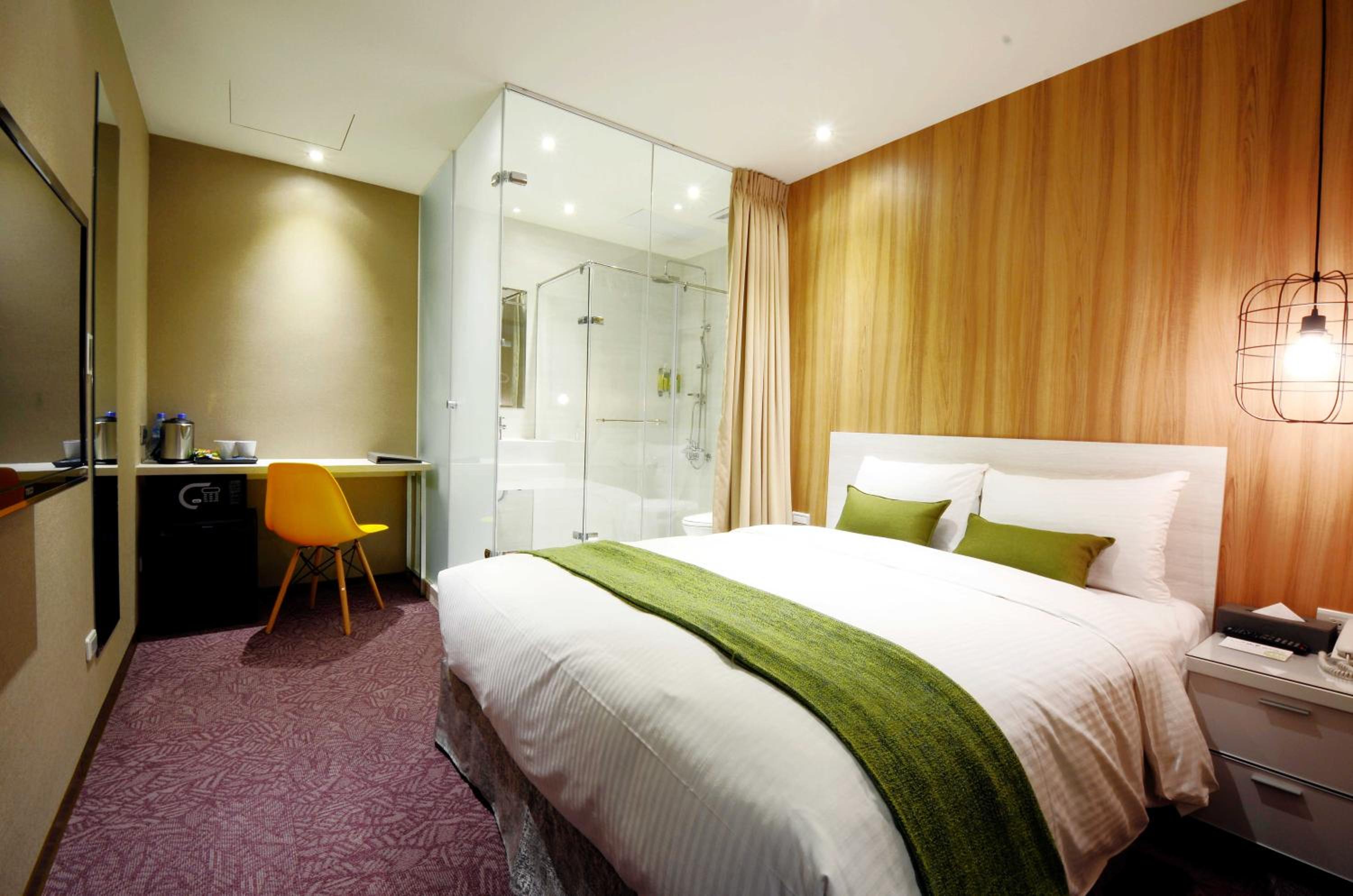 Standard Double Room (No Windows) photo 3
