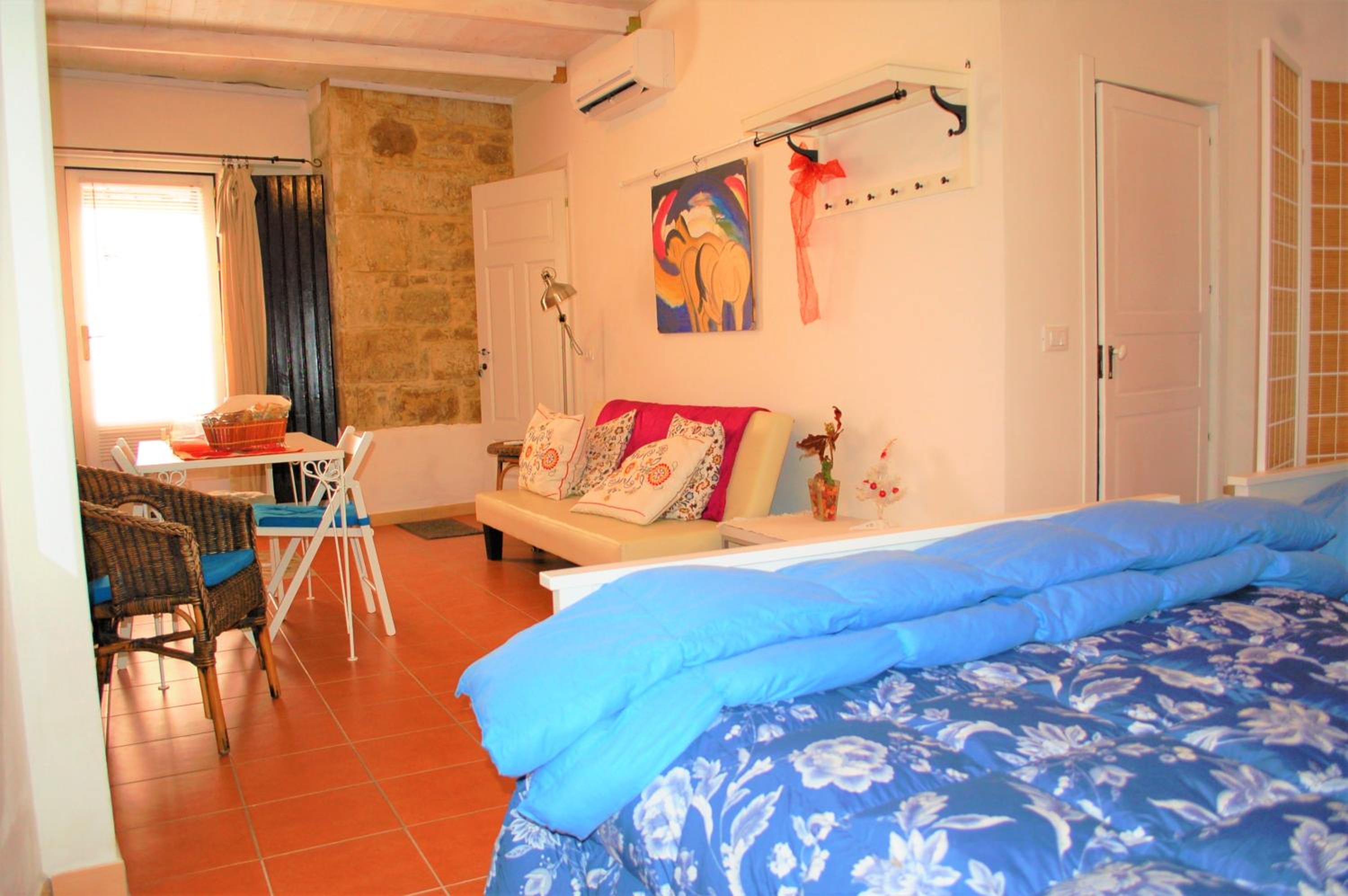 Large Studio - Separate Entrance - Photo 1