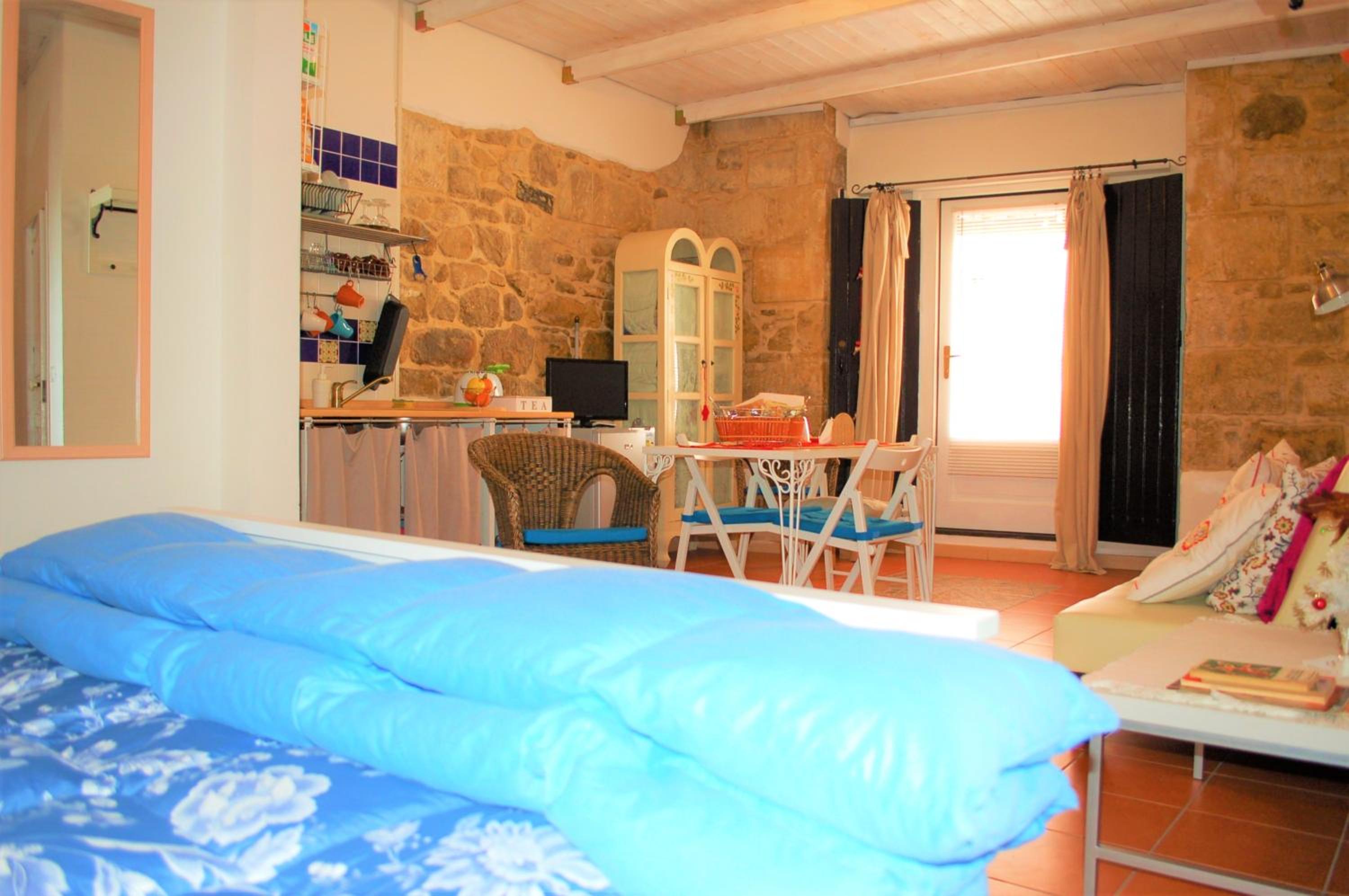 Large Studio - Separate Entrance - Photo 6