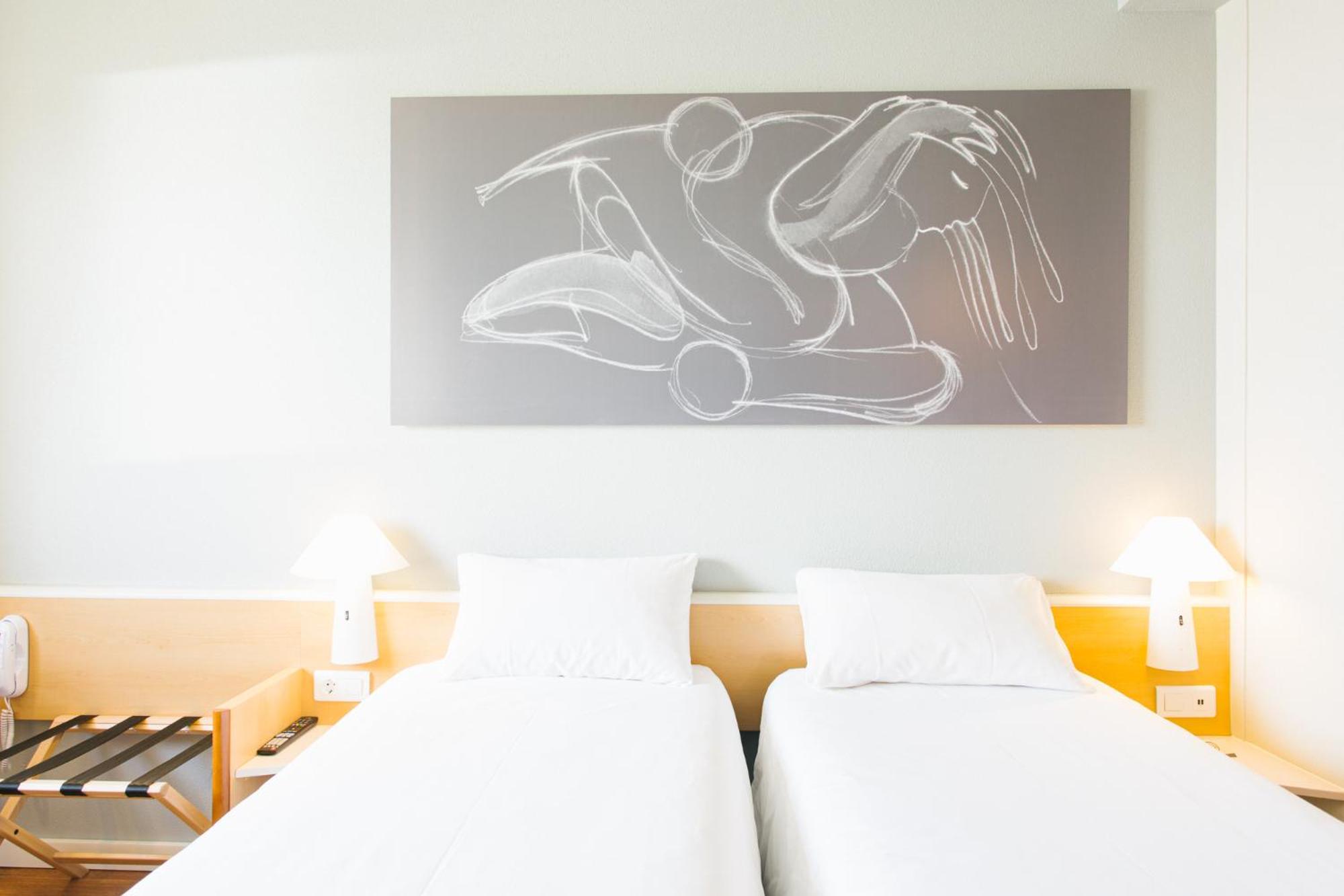 Twin Room - Photo 5