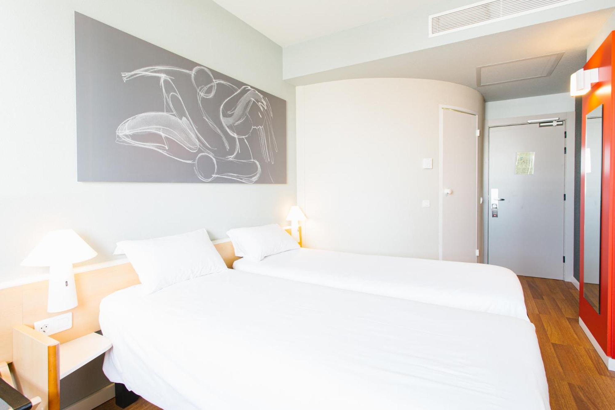Twin Room - Photo 4