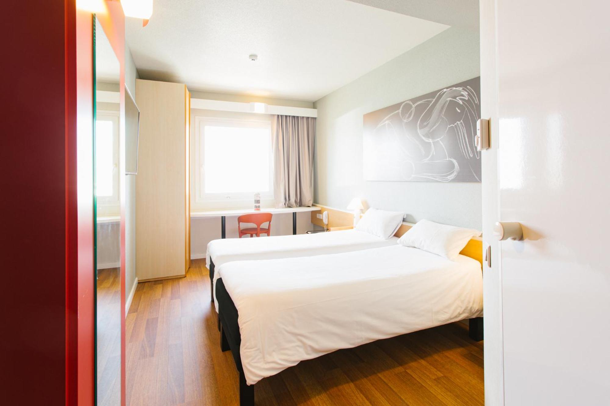 Twin Room - Photo 1