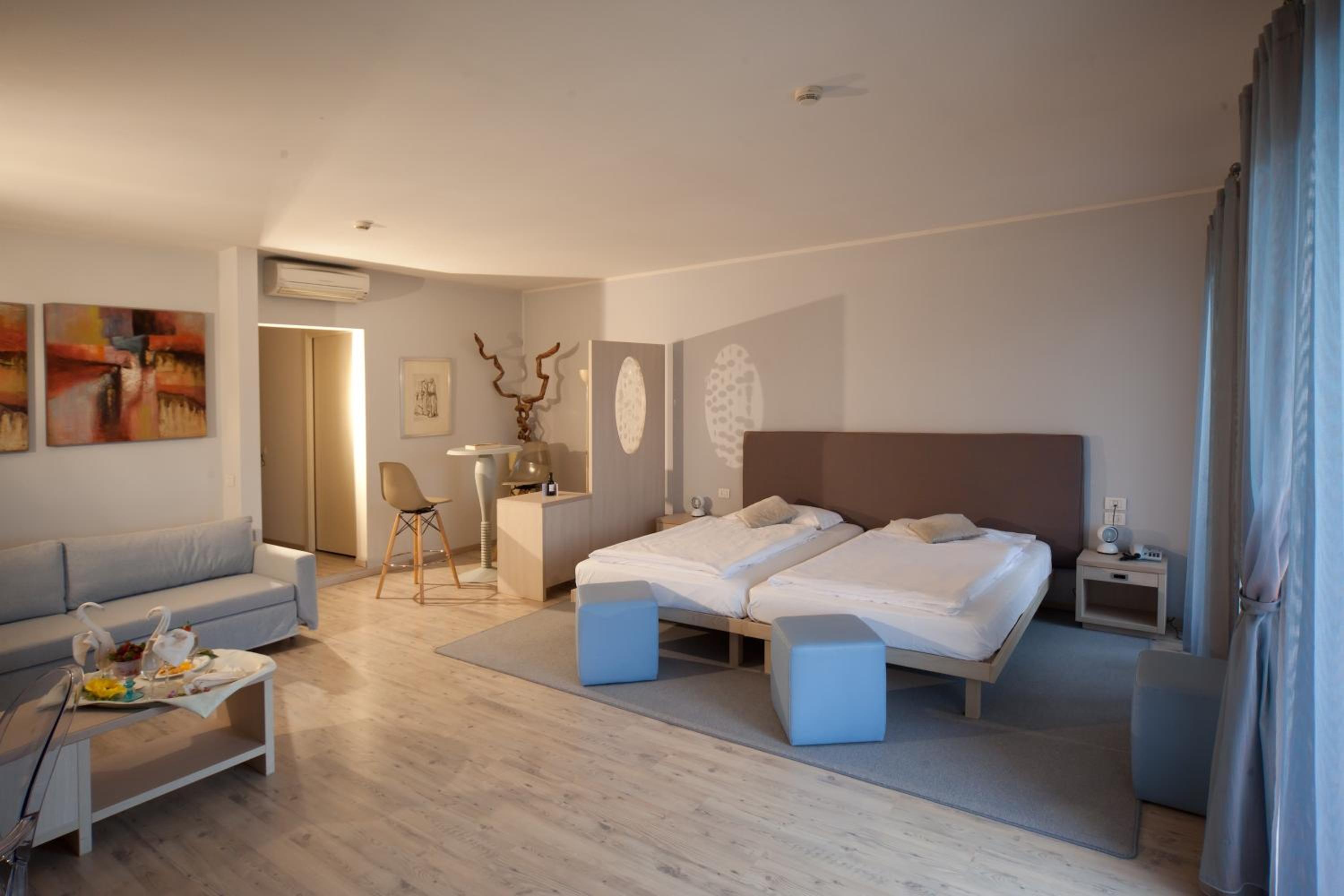 Junior Suite with Balcony - Photo 1