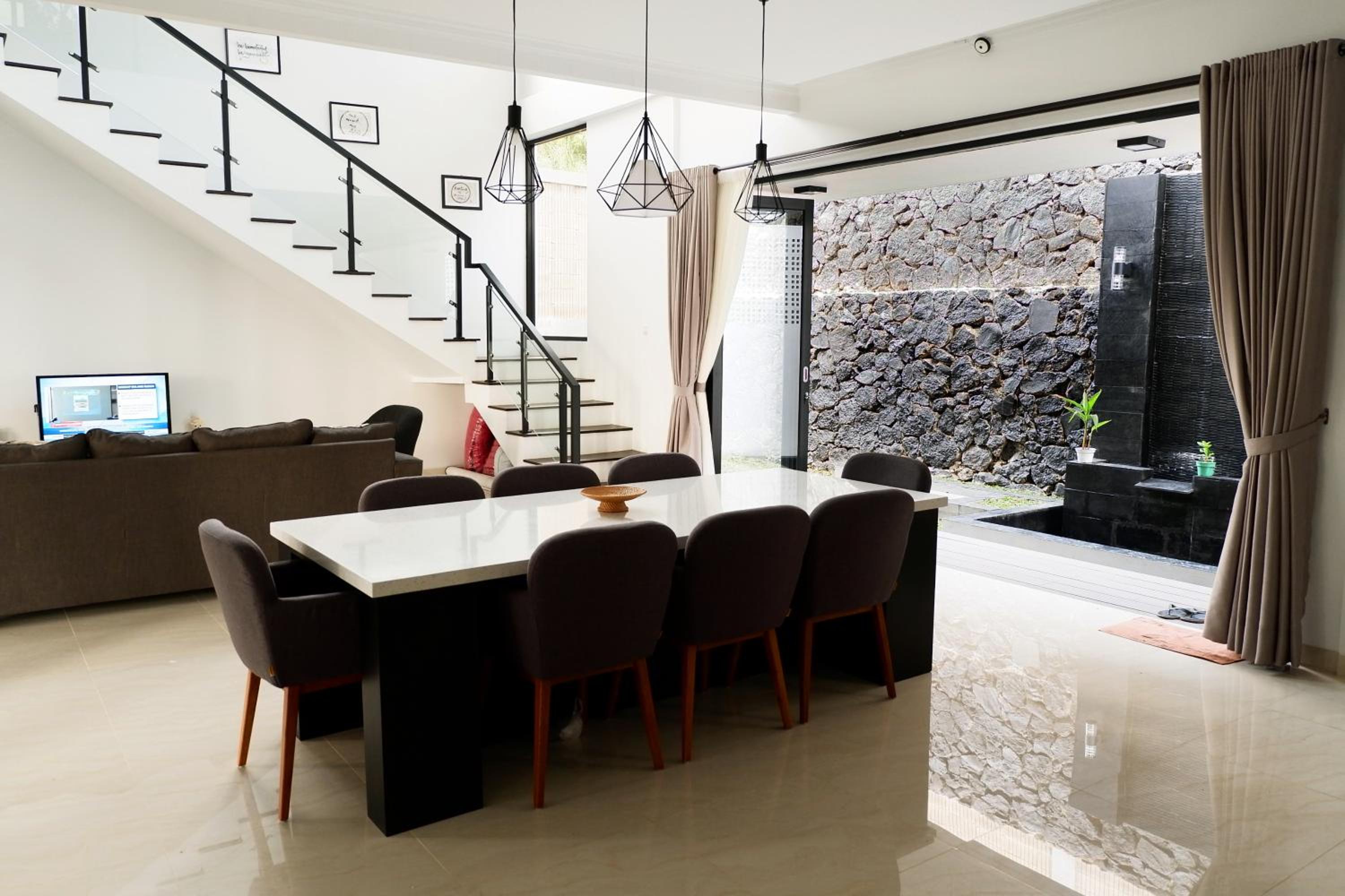 Three-Bedroom Villa - Photo 17