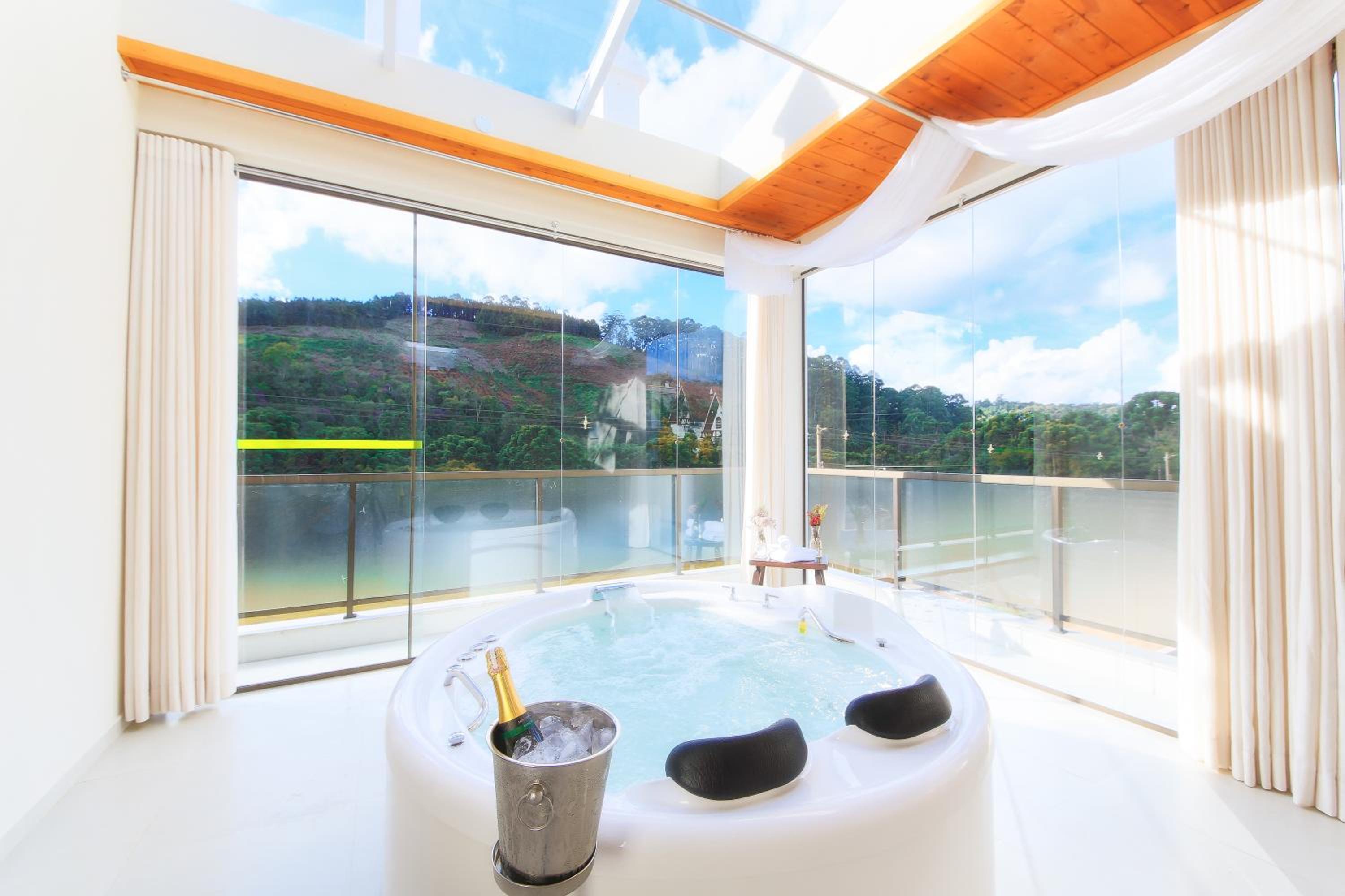 Duplex Prime Chalet with Spa Bath and Glass Ceiling photo 2