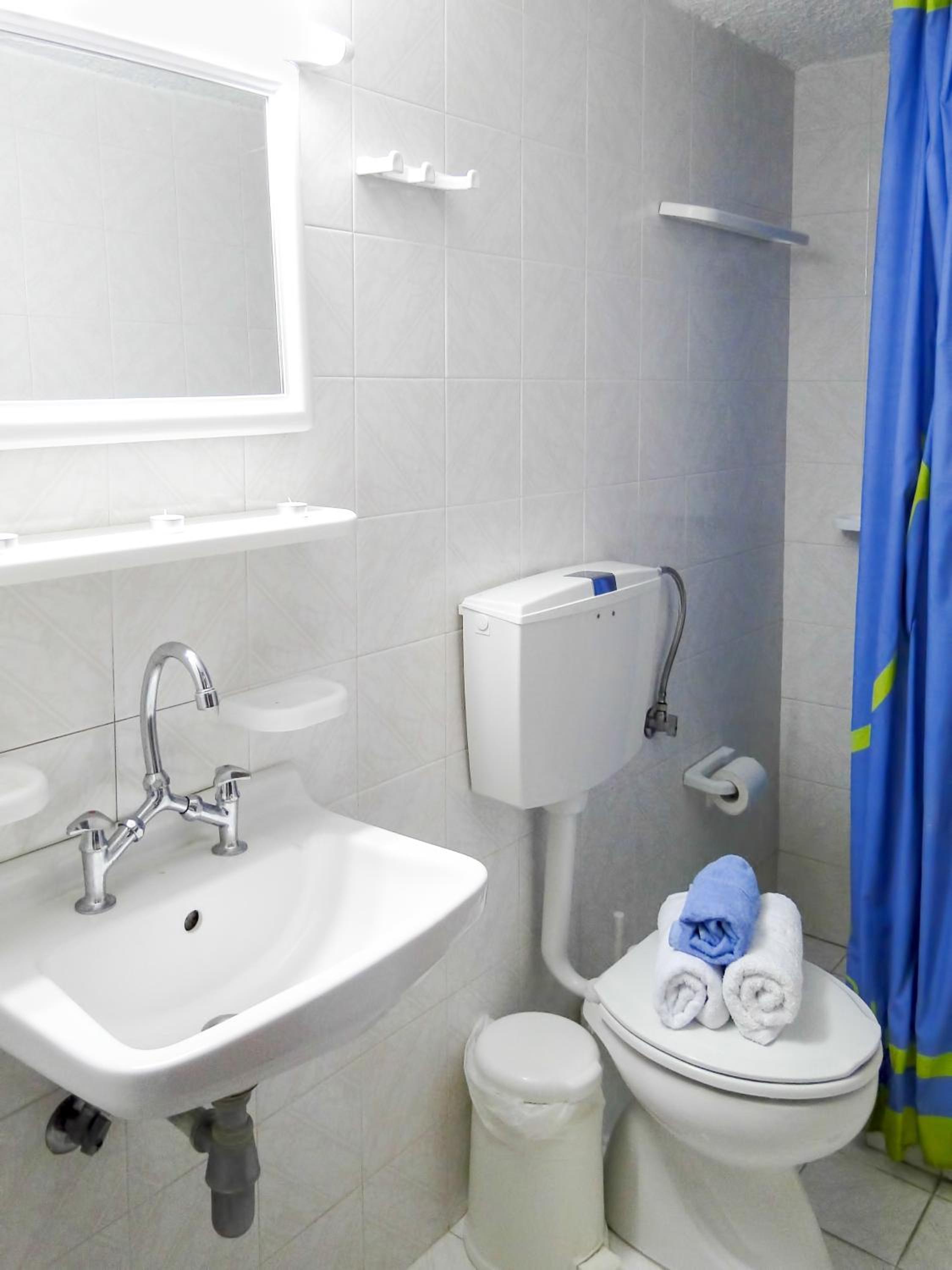 Double or Twin Room with Window - Photo 10