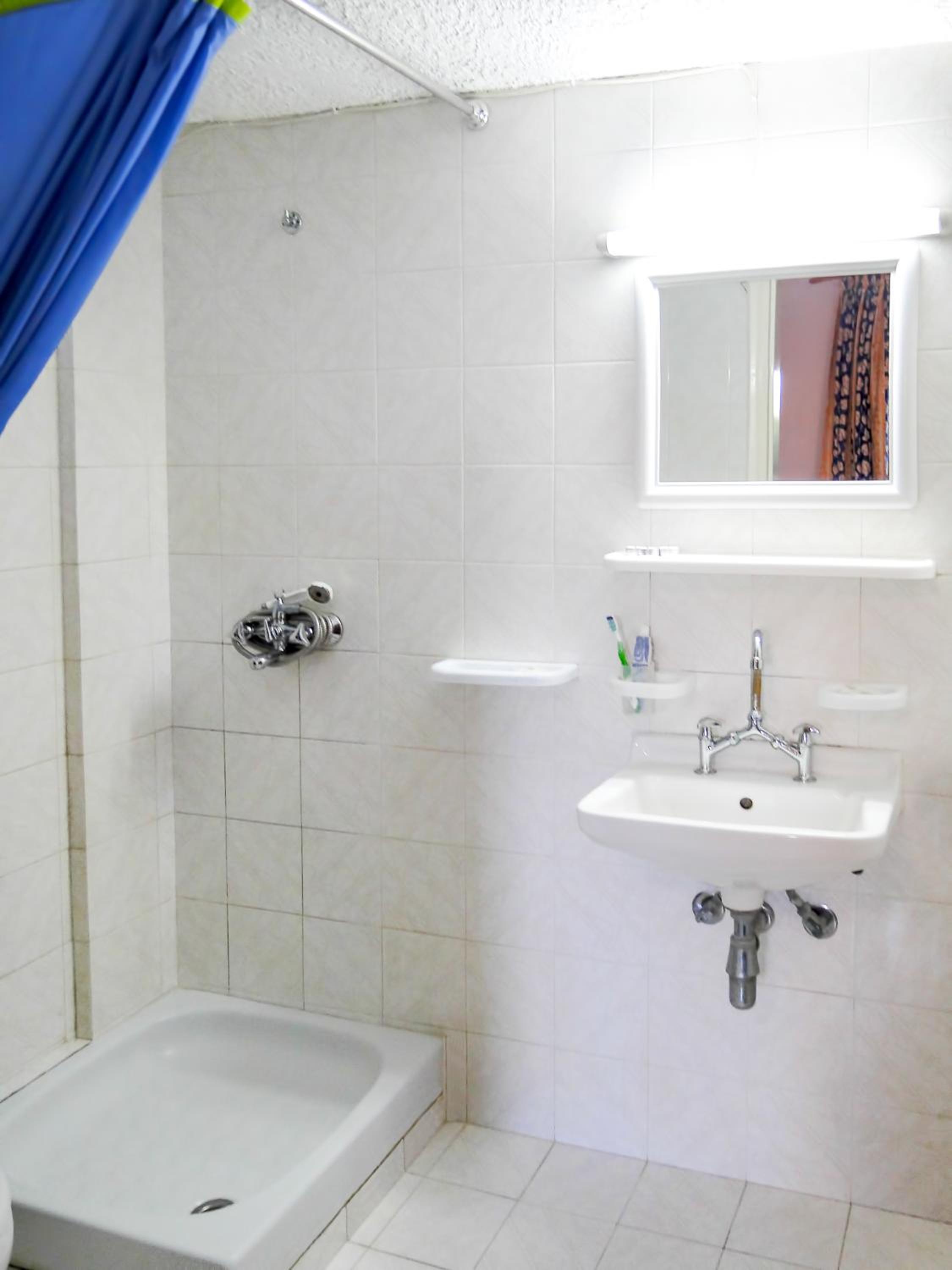 Double or Twin Room with Window - Photo 9