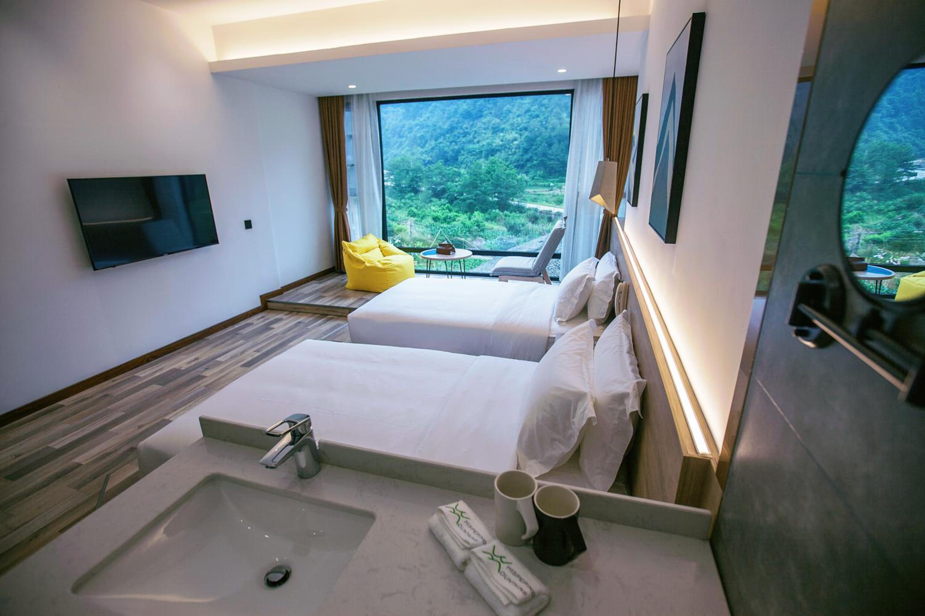 Twin Room with Mountain View photo 2