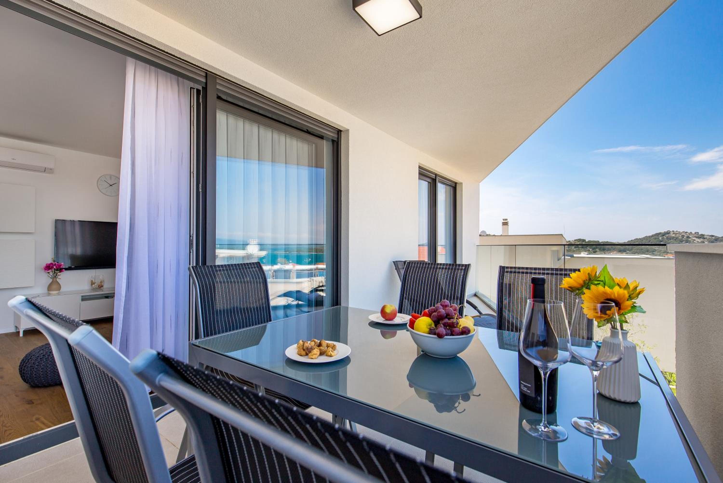 Apartment with Terrace (No swimming pool) photo 3