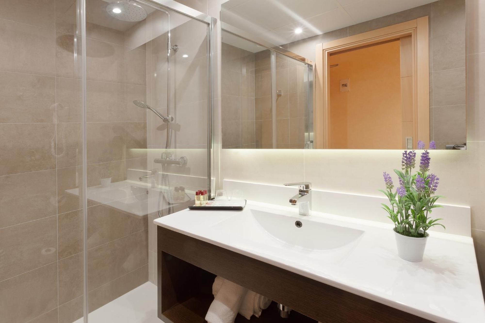 Triple Room with Sea View - Photo 2