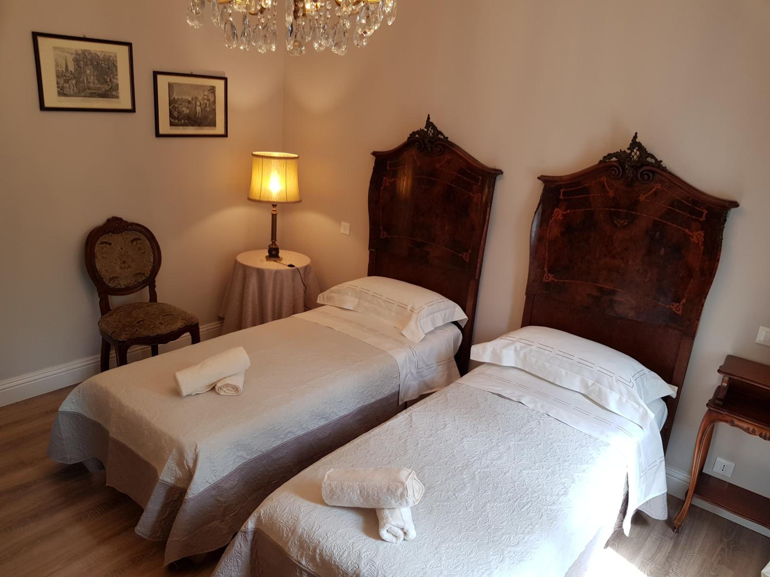 Twin Room - Photo 2