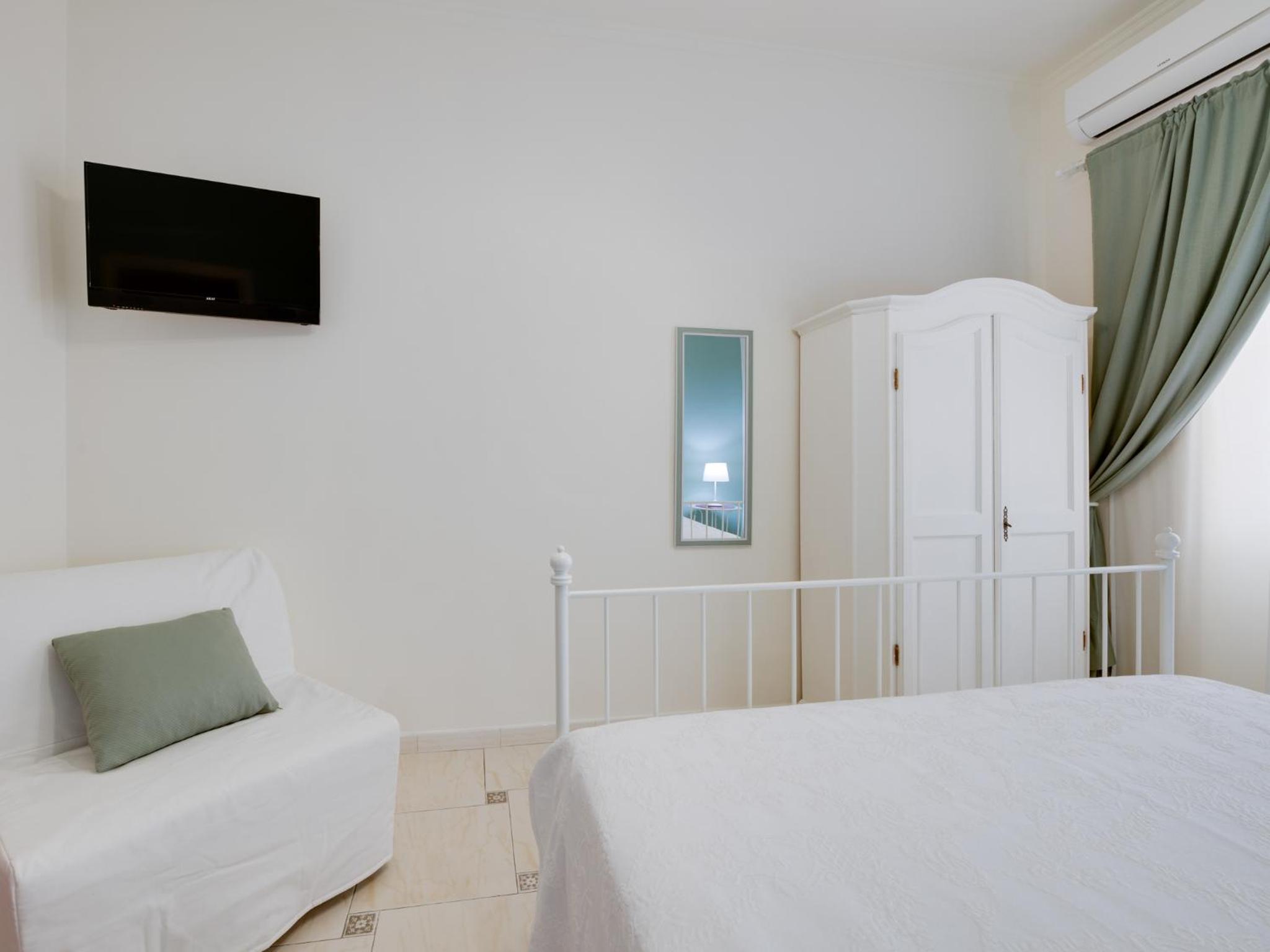 Double Room with Spa Bath - Photo 4