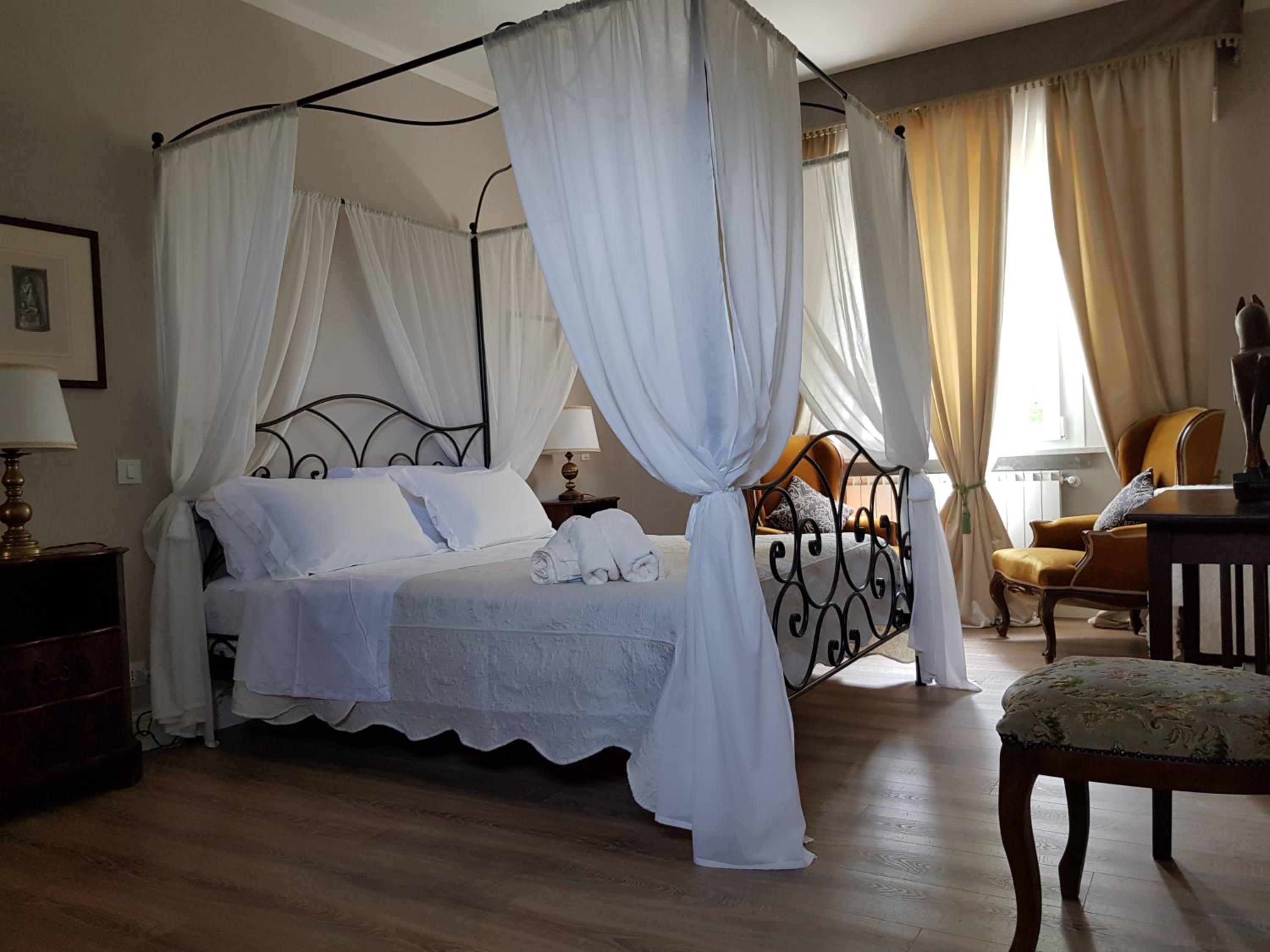 Deluxe King Room - Photo 1