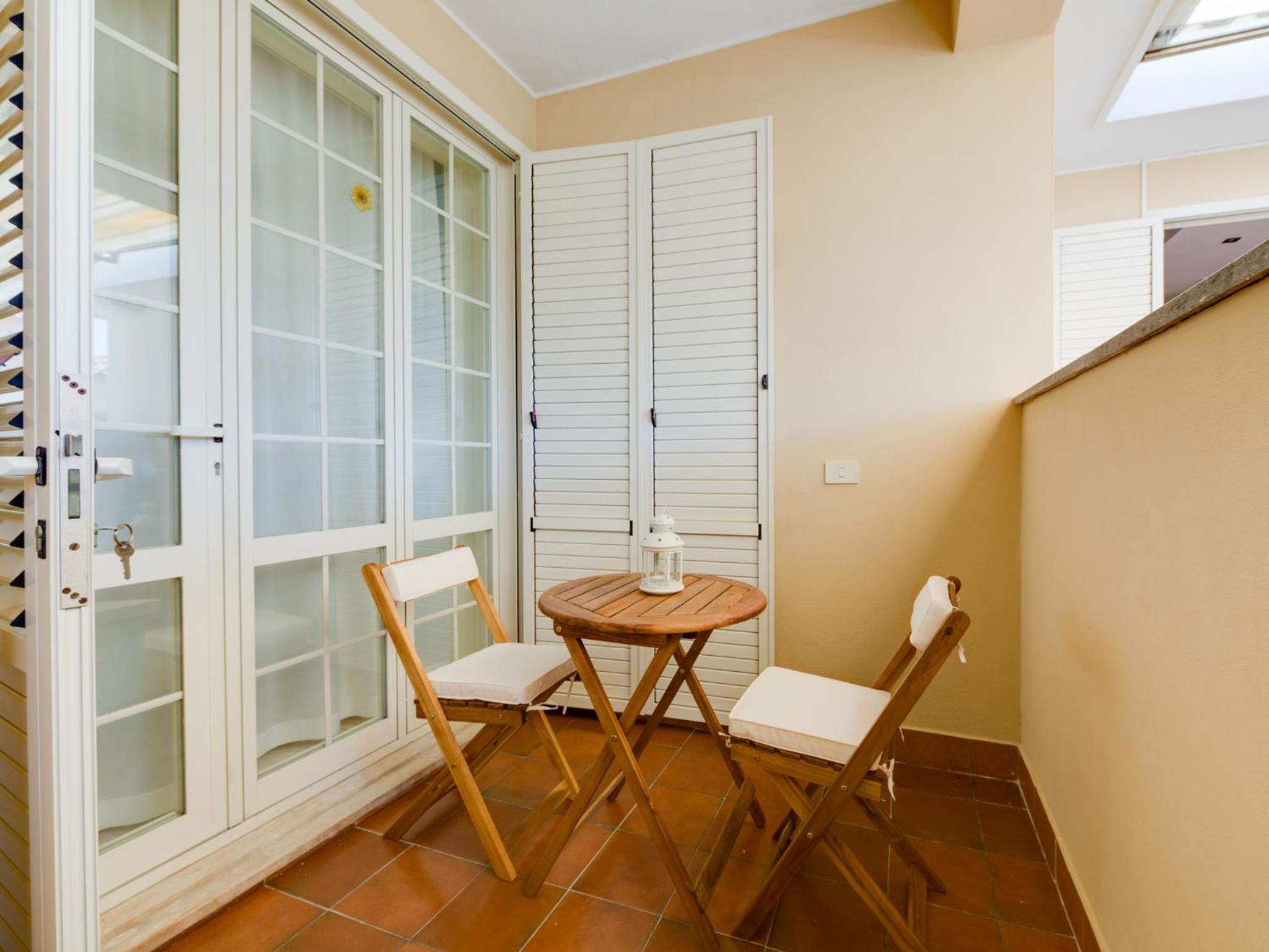 Double Room with Balcony - Photo 4