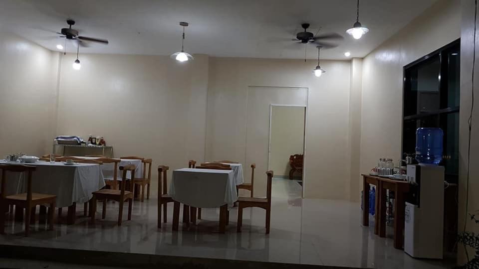 Family Room - Photo 2