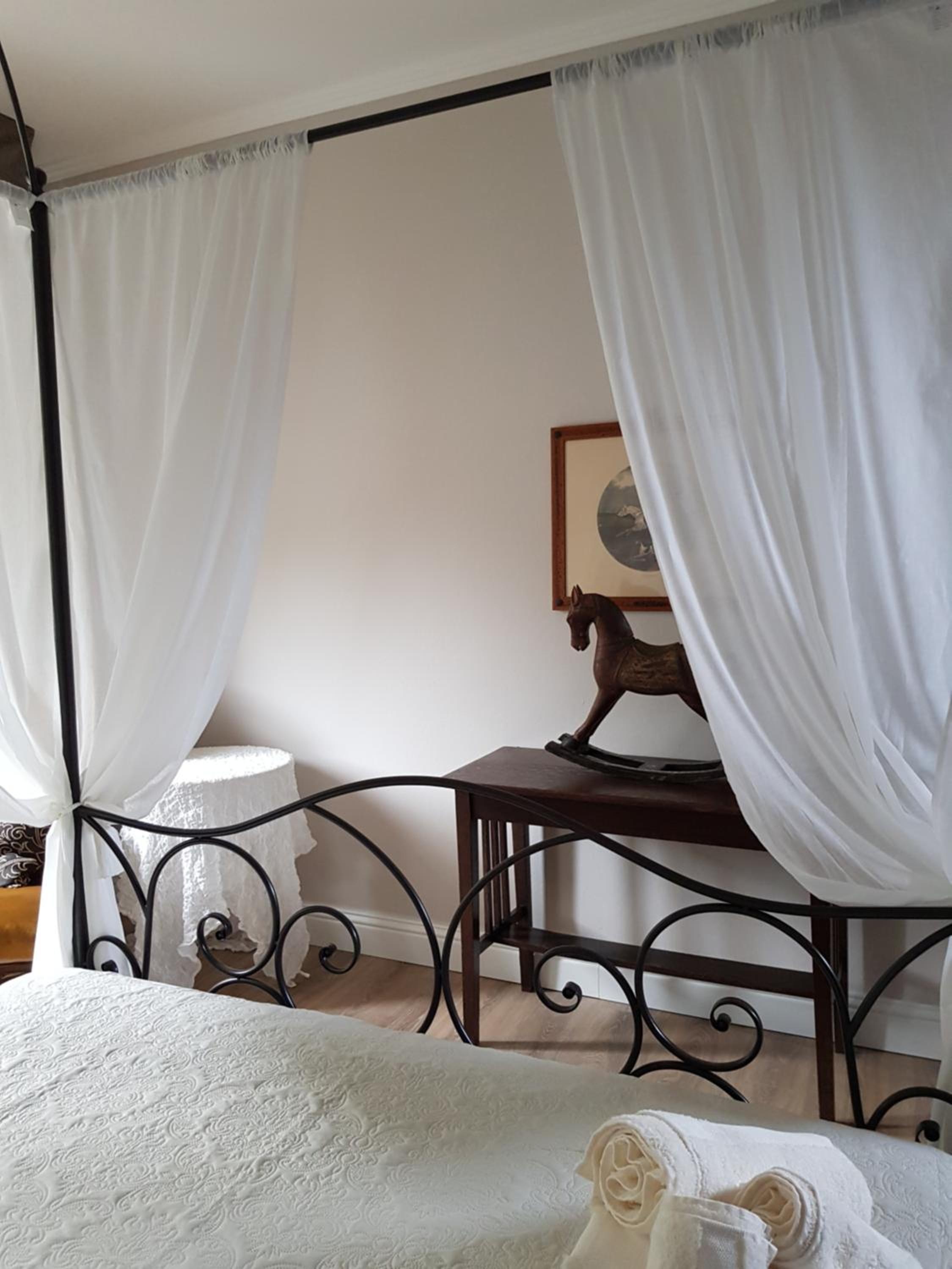Deluxe King Room - Photo 4