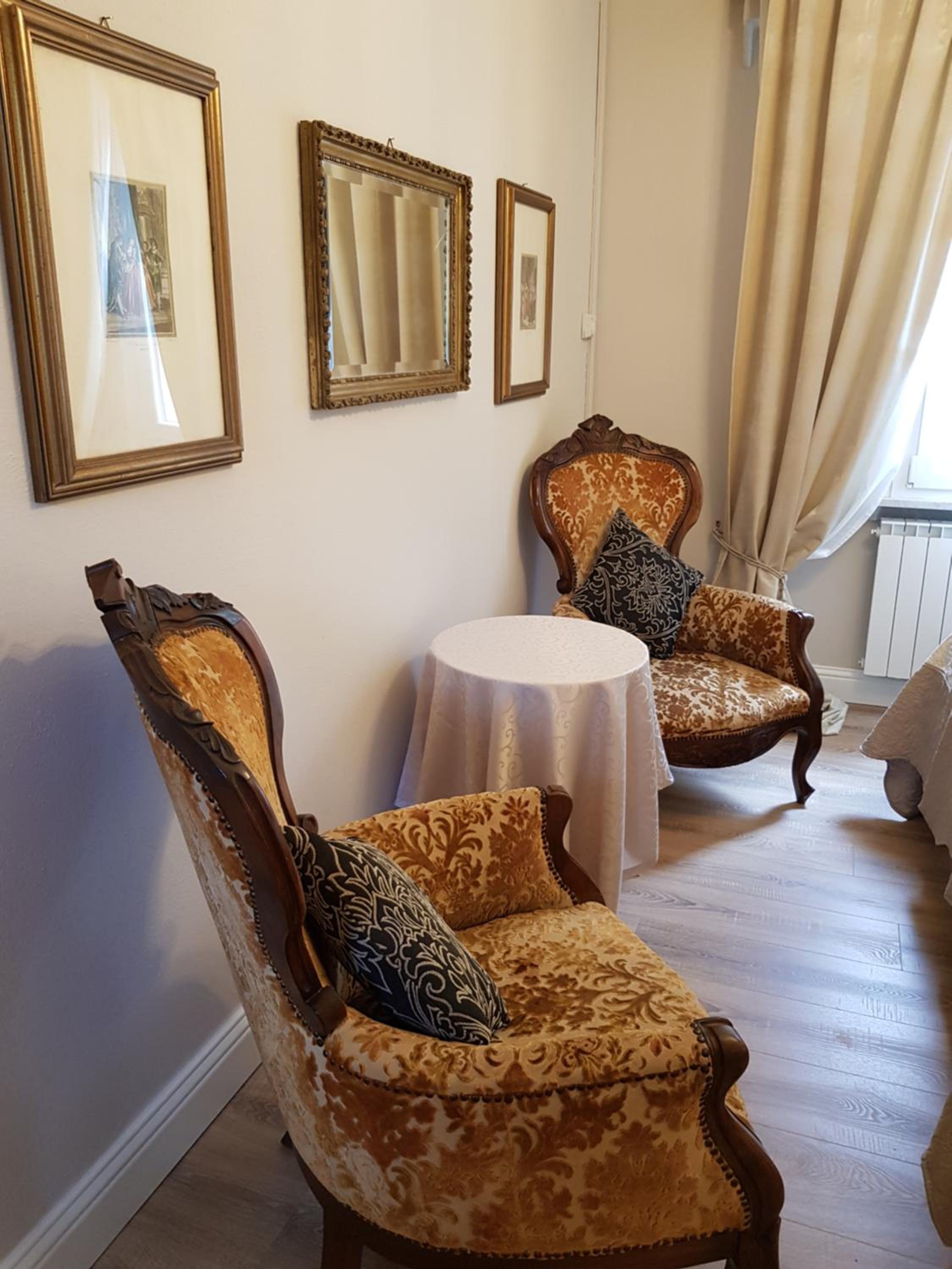 Standard King Room - Photo 7