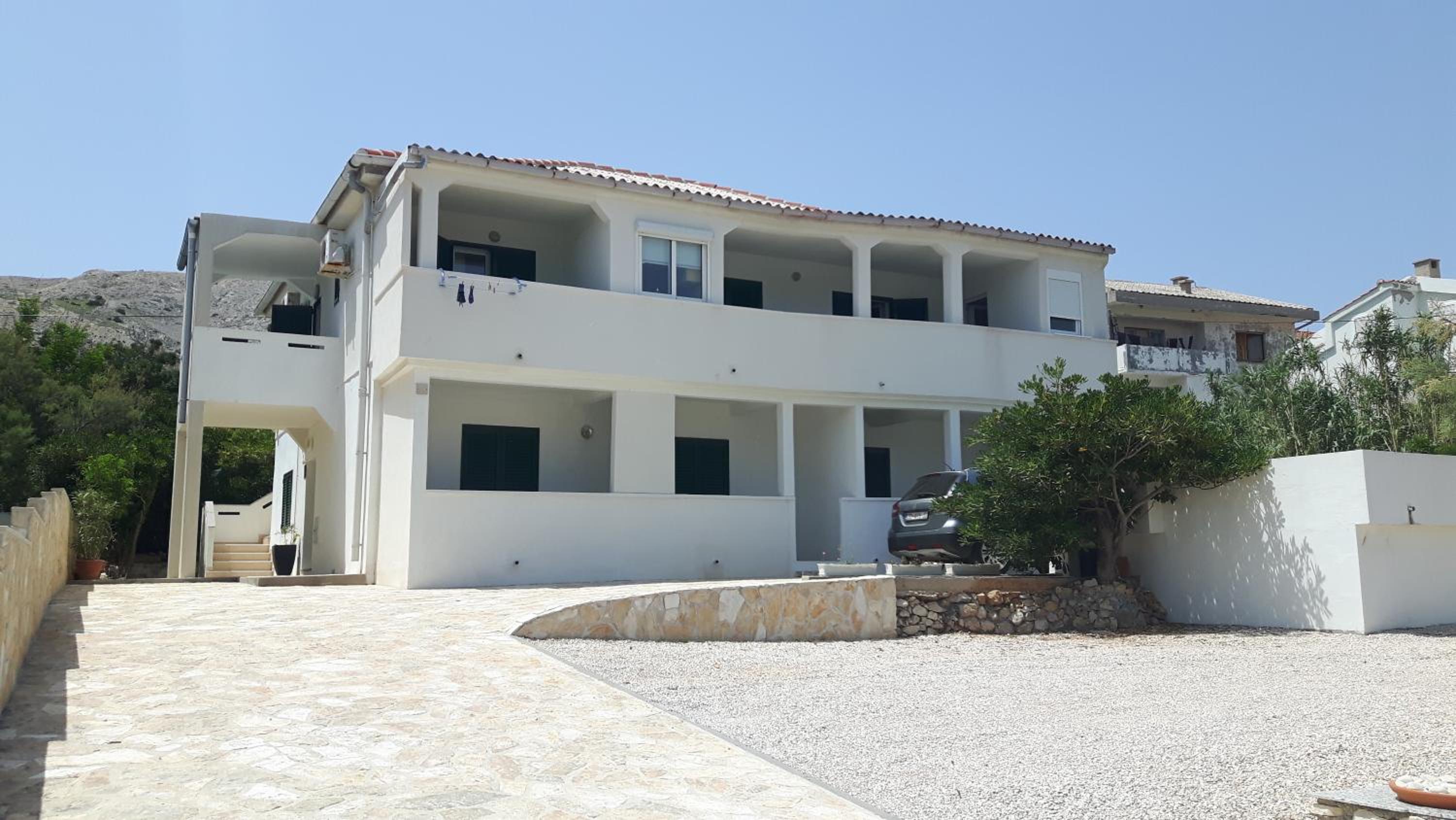 Apartment with Sea View - Photo 3