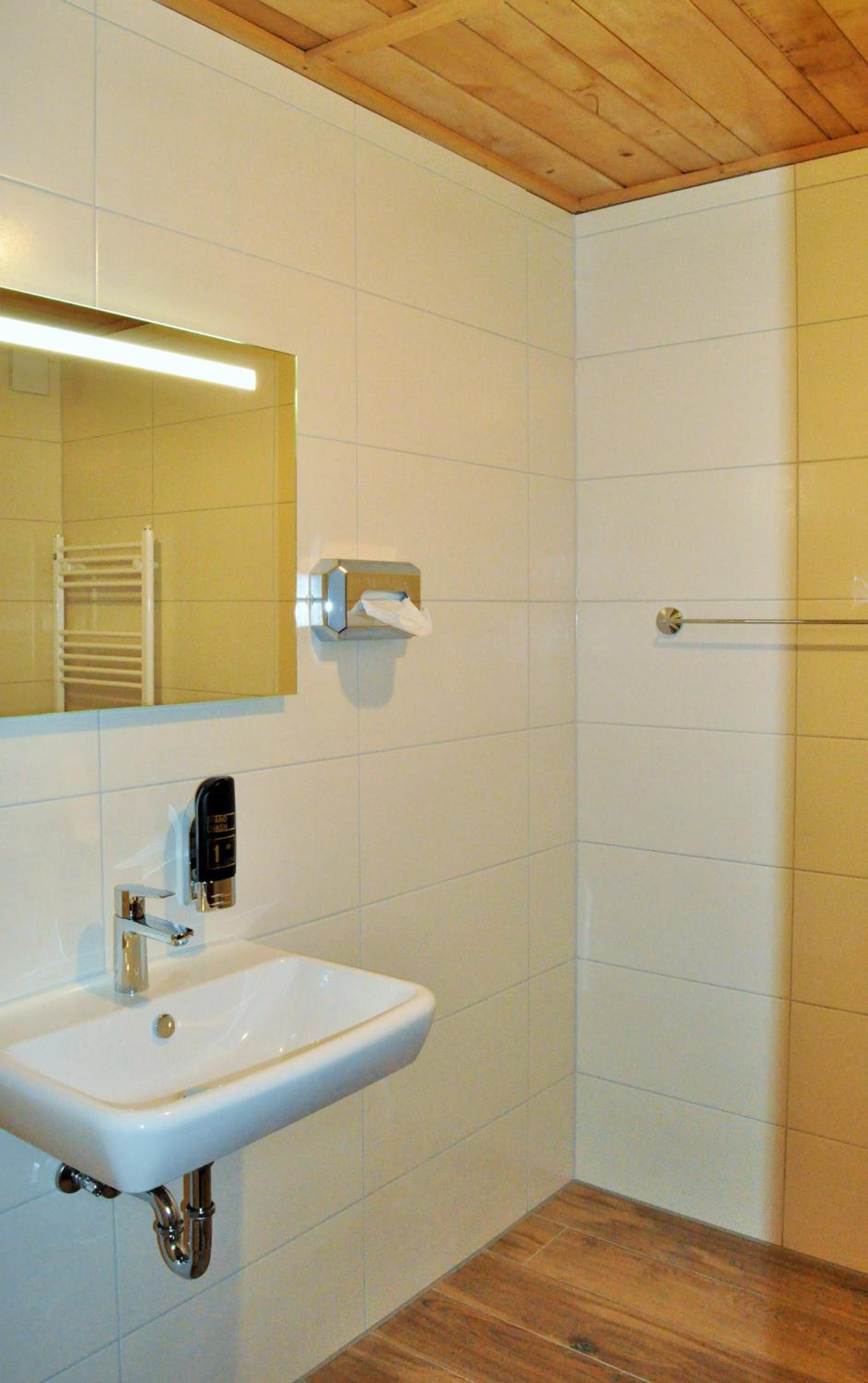 Suite - Photo 2