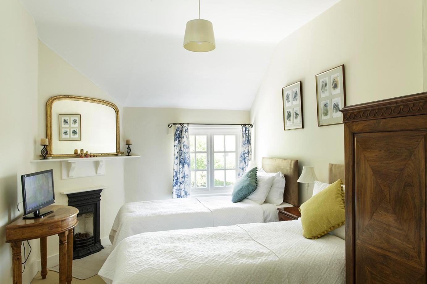 Double or Twin Room with Private Bathroom photo 2