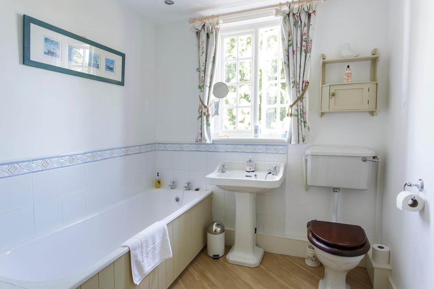 Double or Twin Room with Private Bathroom photo 3