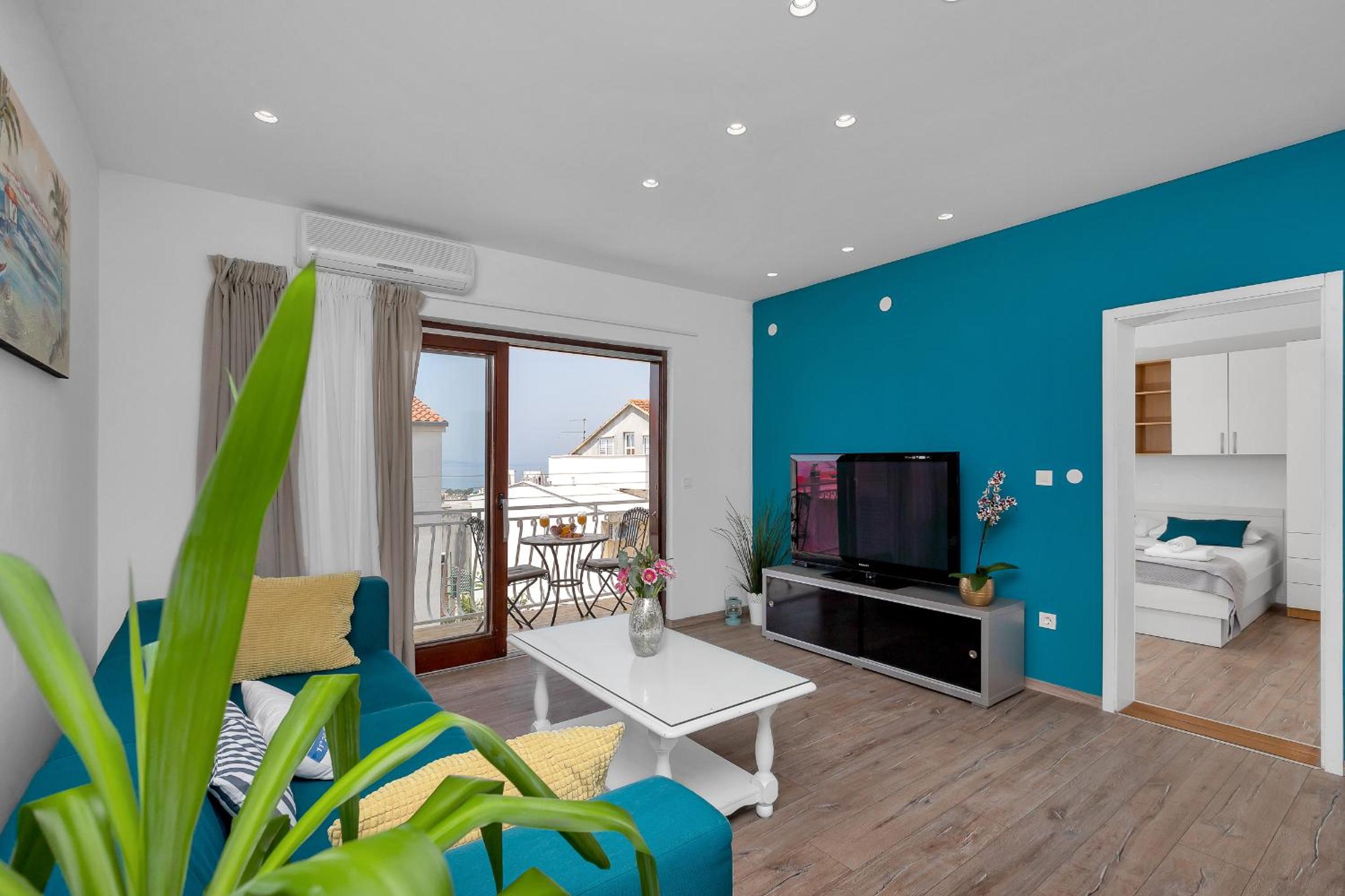 Comfort Three-Bedroom Apartment with the Sea View