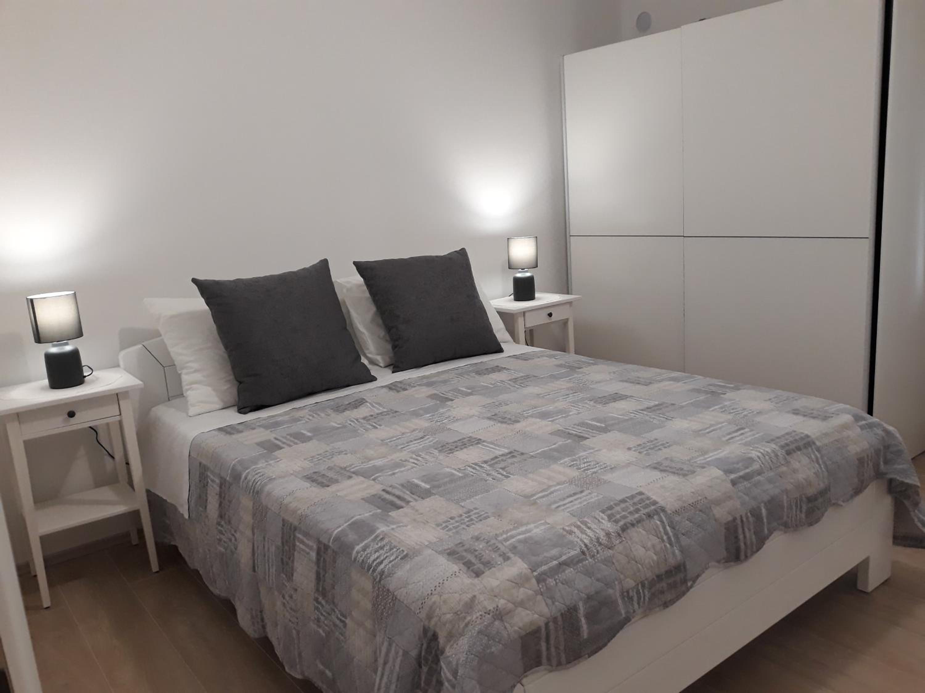 Two-Bedroom Apartment - Photo 9
