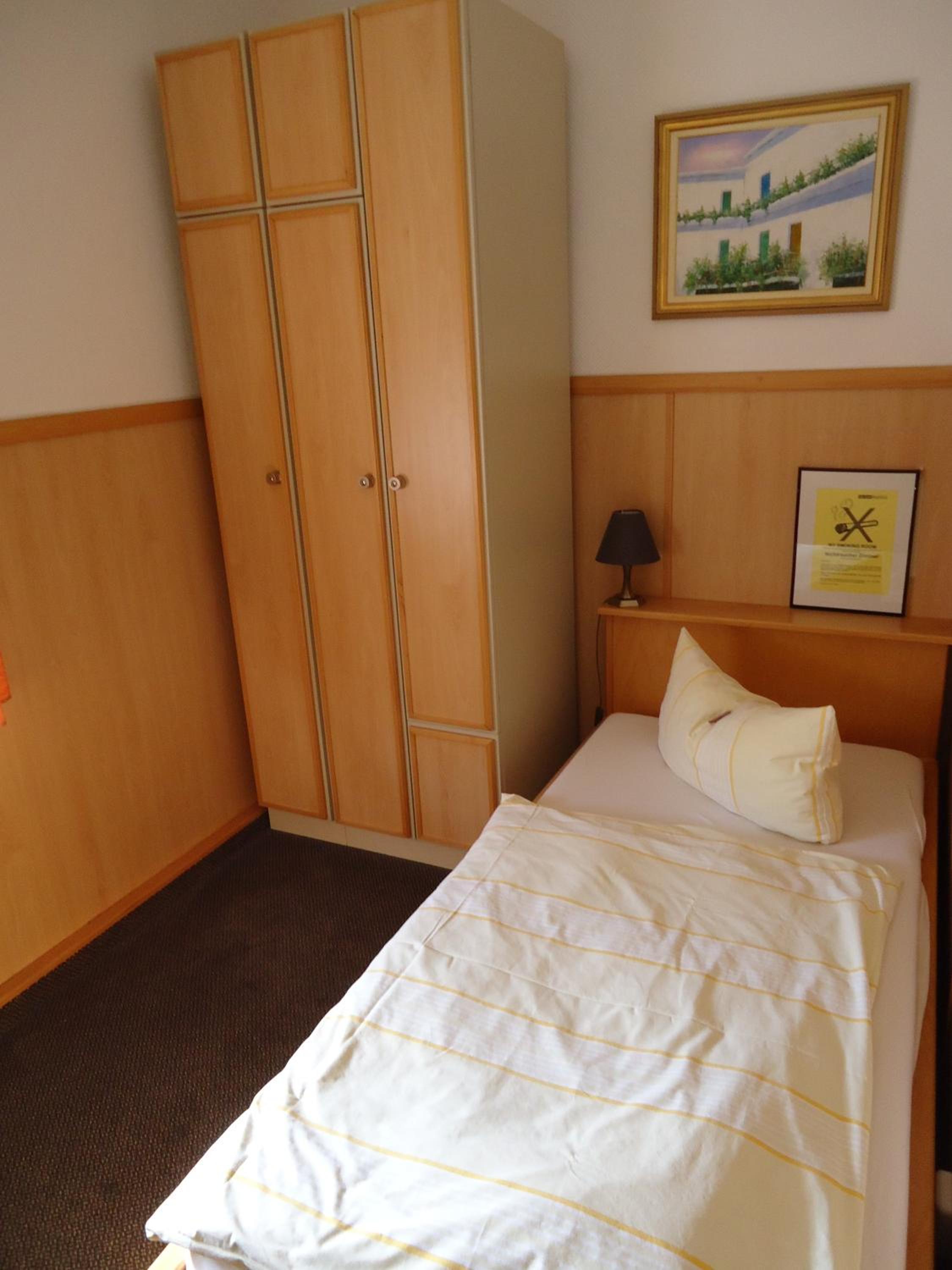 Single Room photo 3