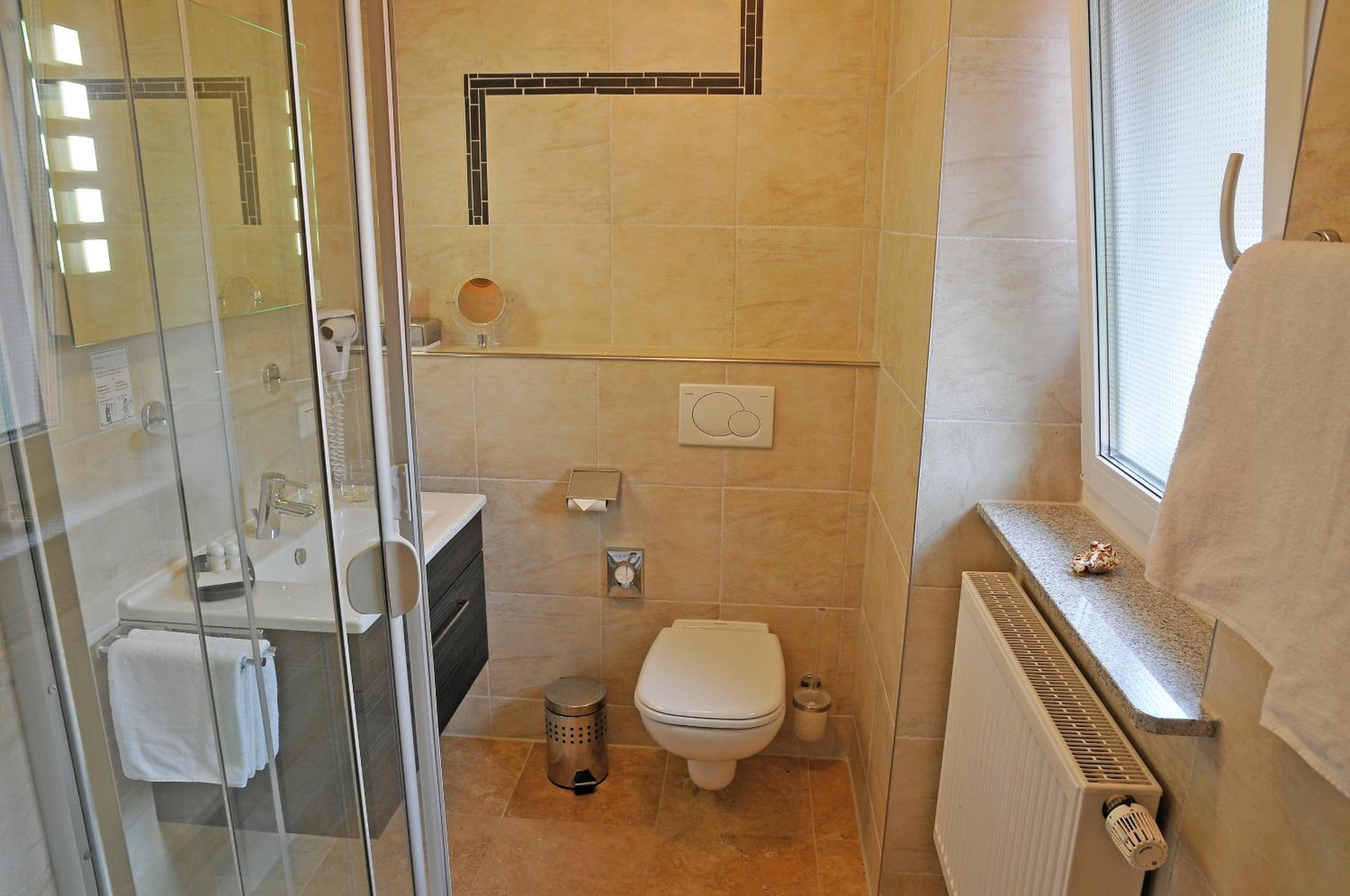Double Room - Photo 9