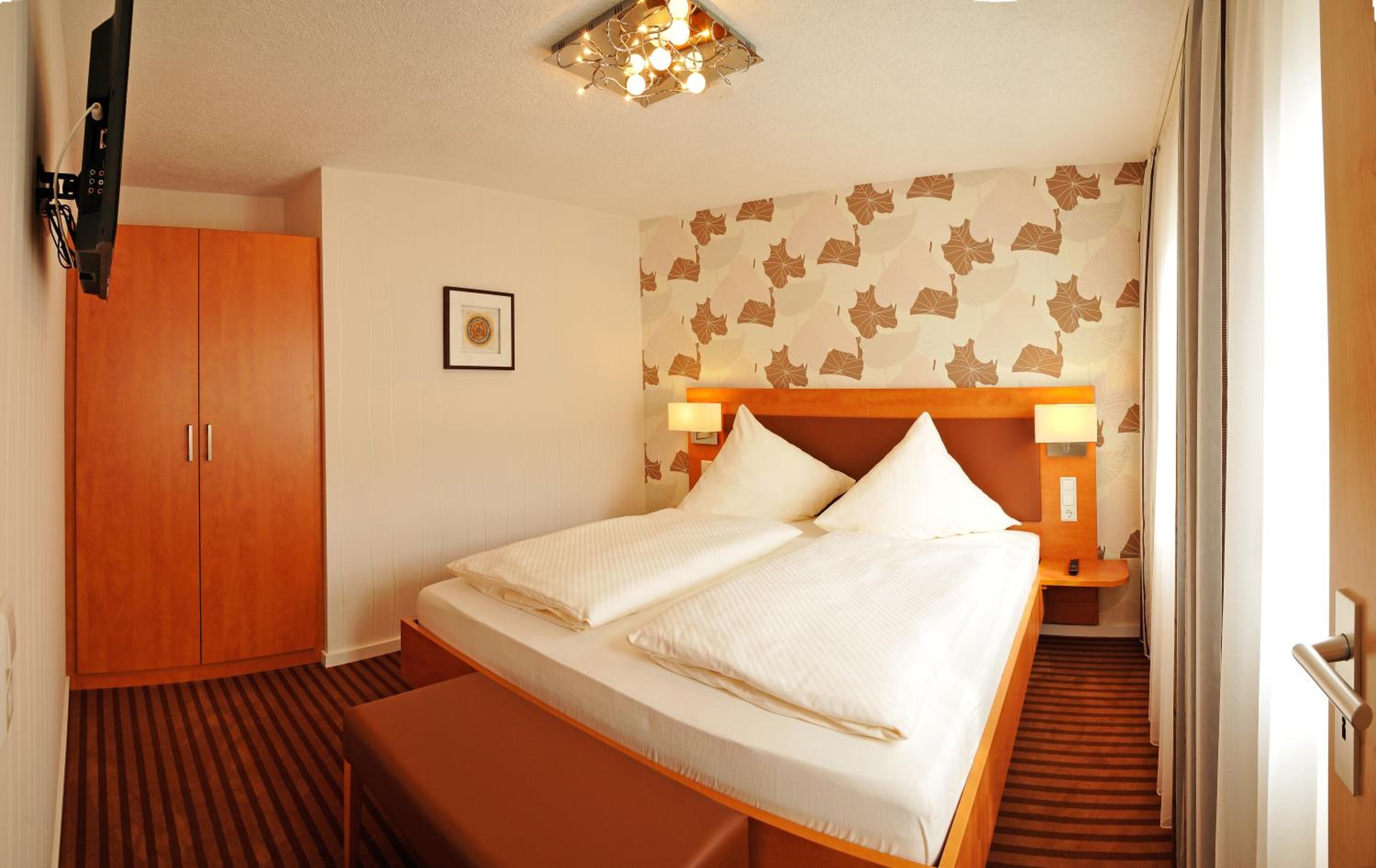 One-Bedroom Apartment (2 - 4 Adults) - Photo 4
