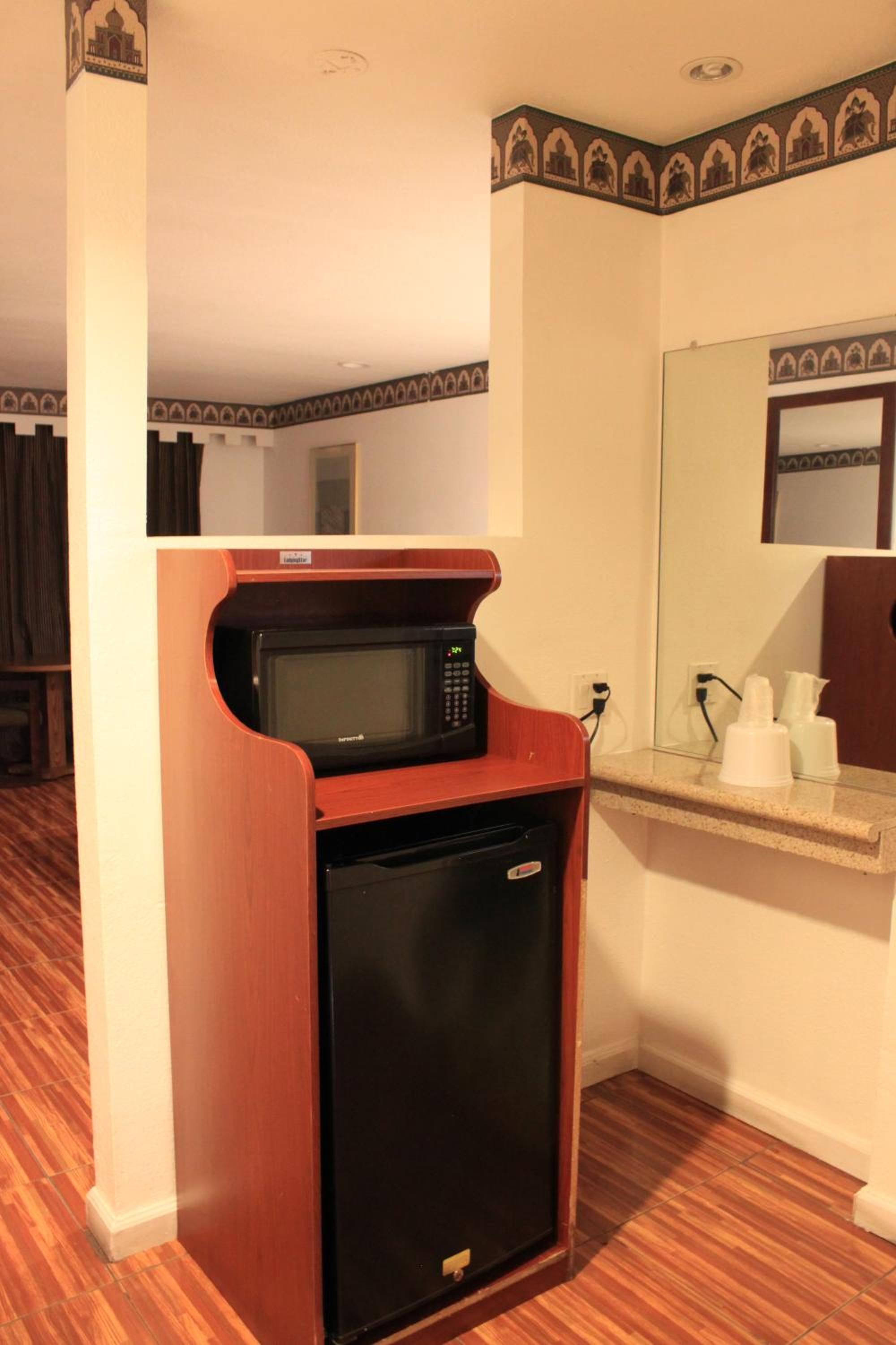 Standard King Room - Photo 2